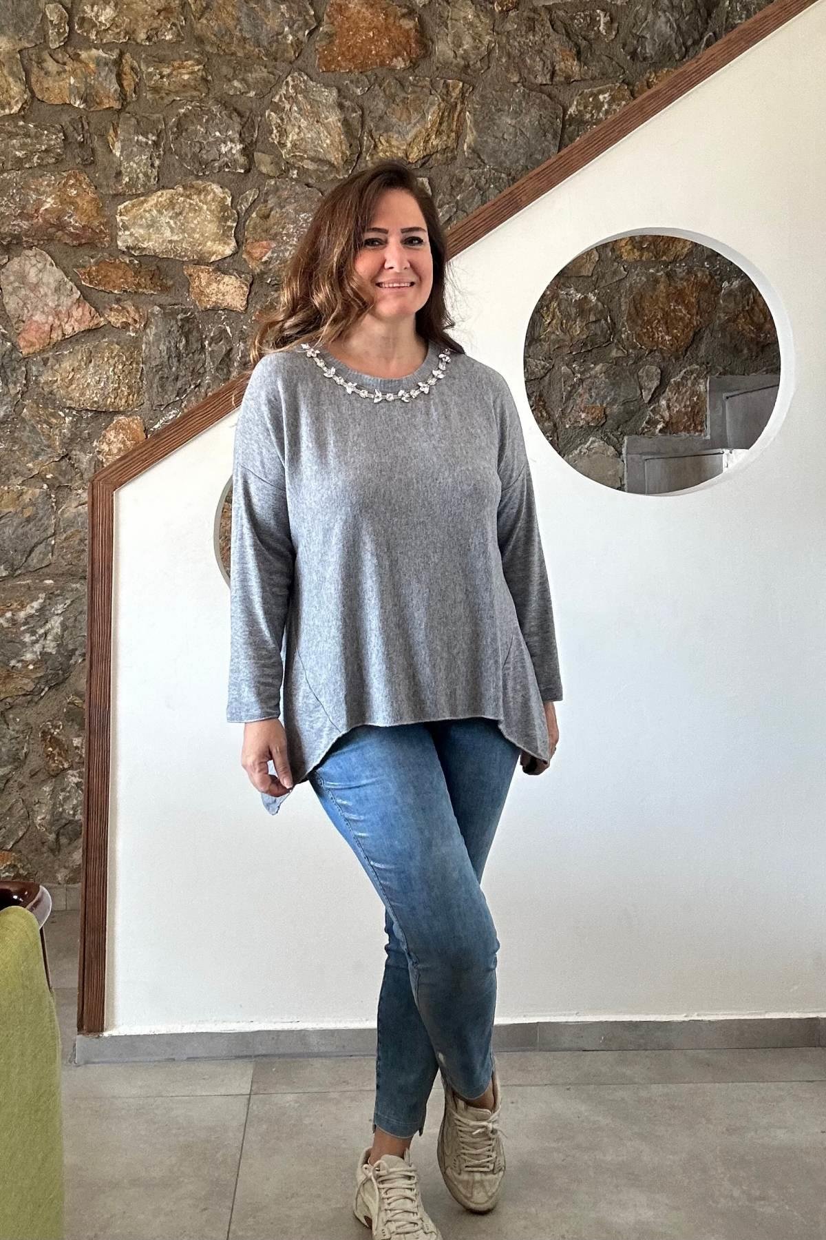 Yuvarlak Yakalı Taş İşleme Detaylı Triko Bluz Gri