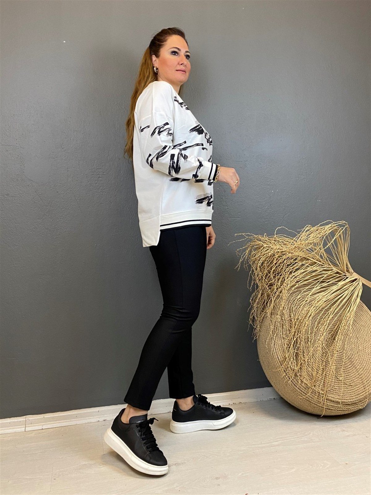 Zigzag Desenli Minik Taşlı Bluz