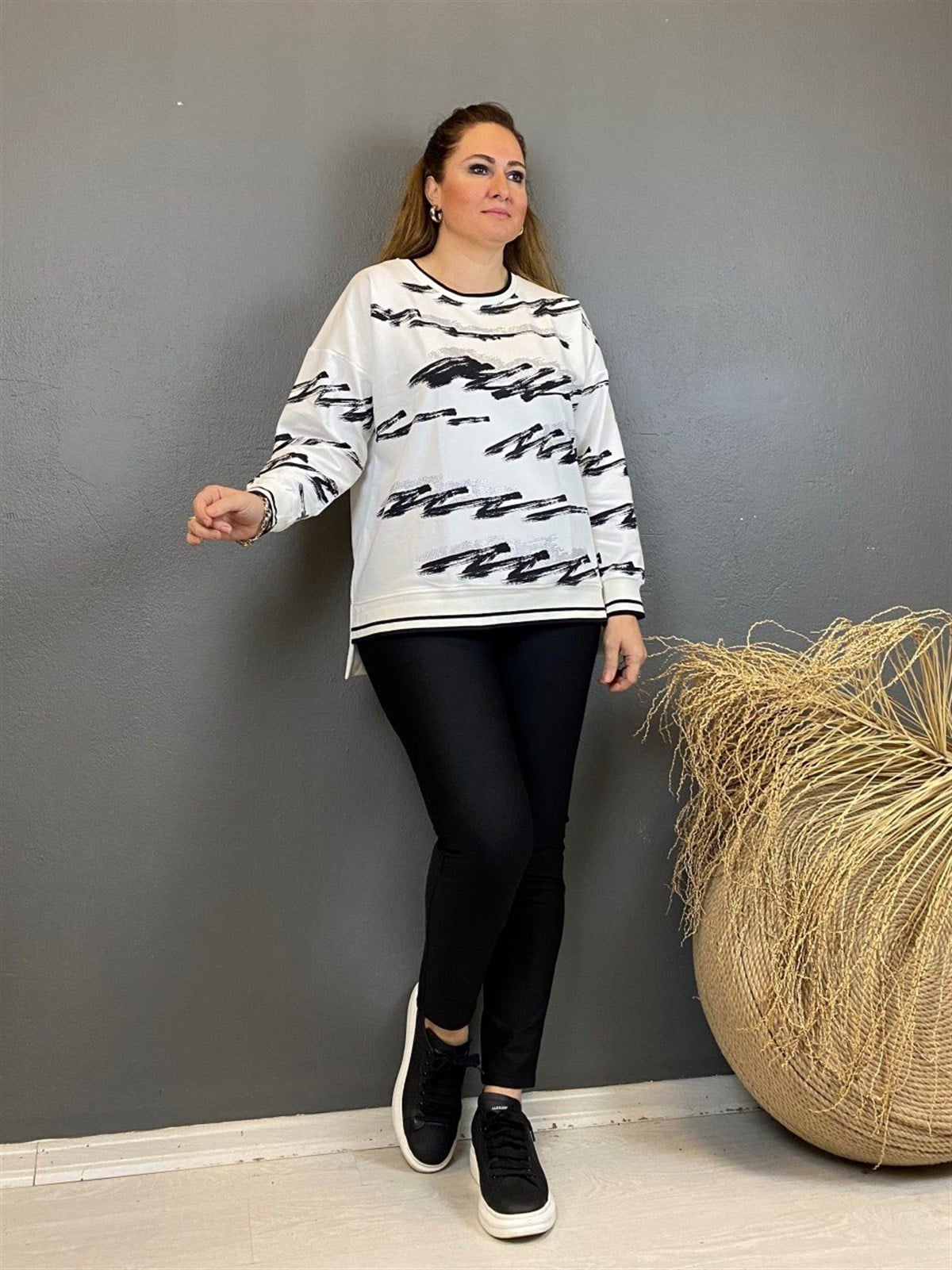 Zigzag Desenli Minik Taşlı Bluz