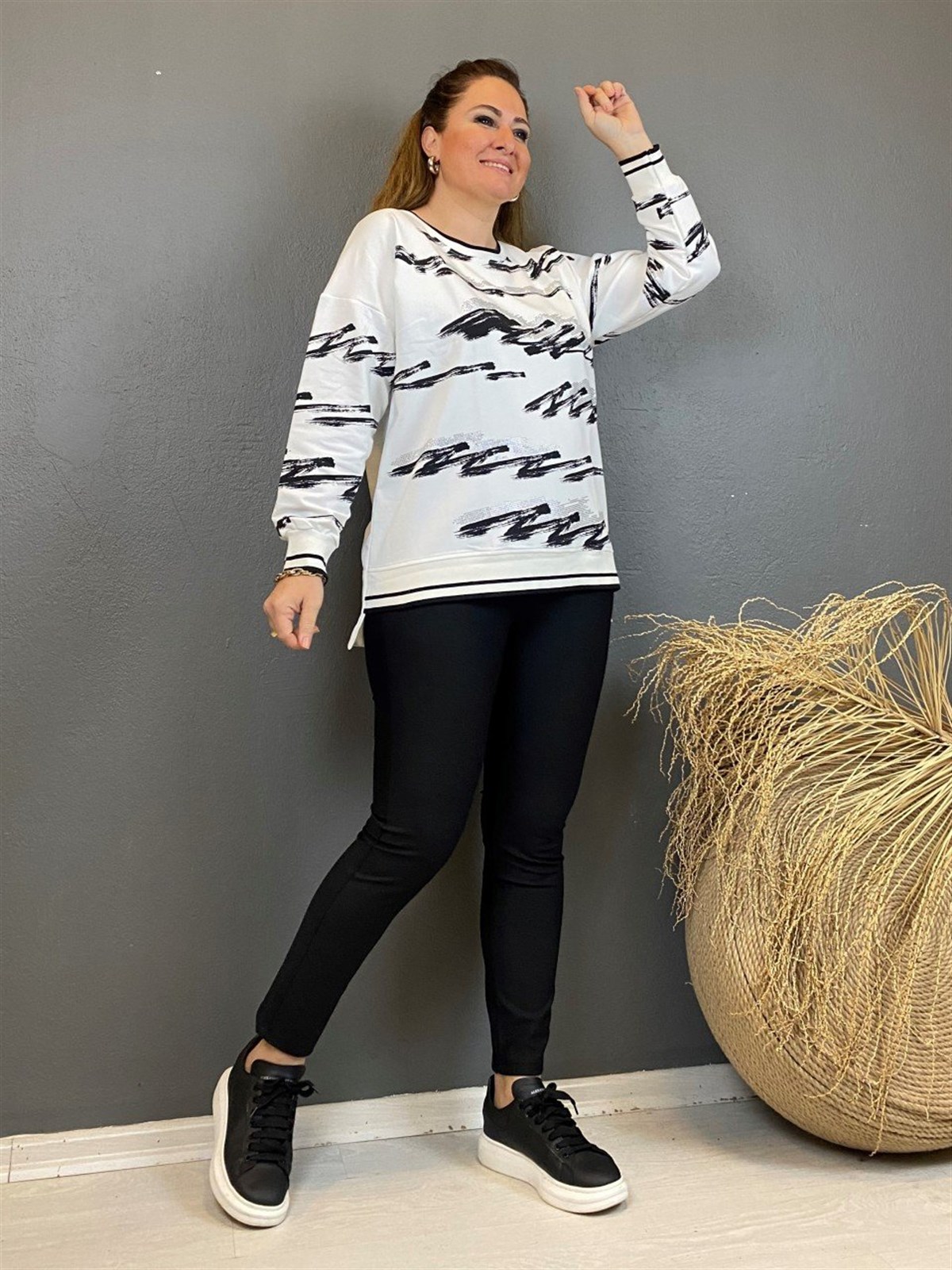 Zigzag Desenli Minik Taşlı Bluz
