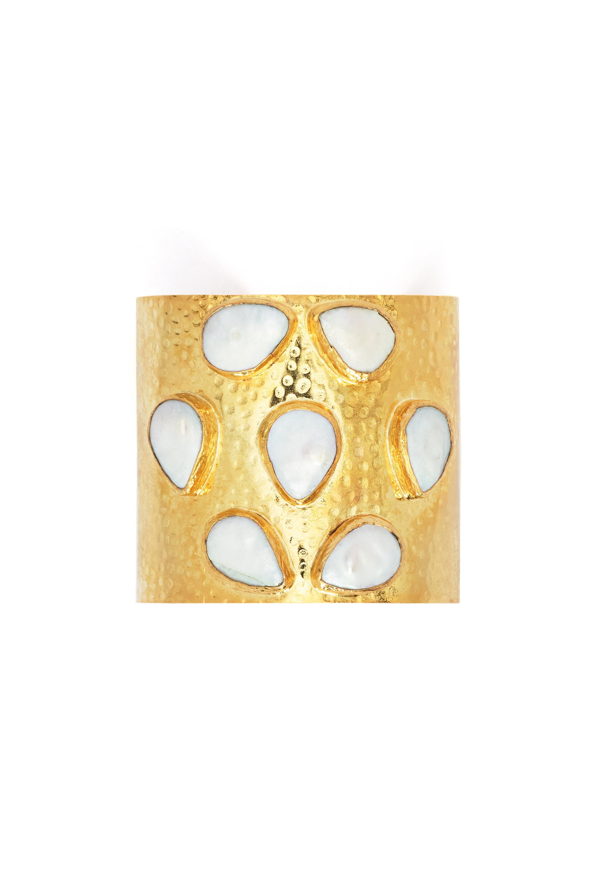 Gaia Cuﬀ Pearl