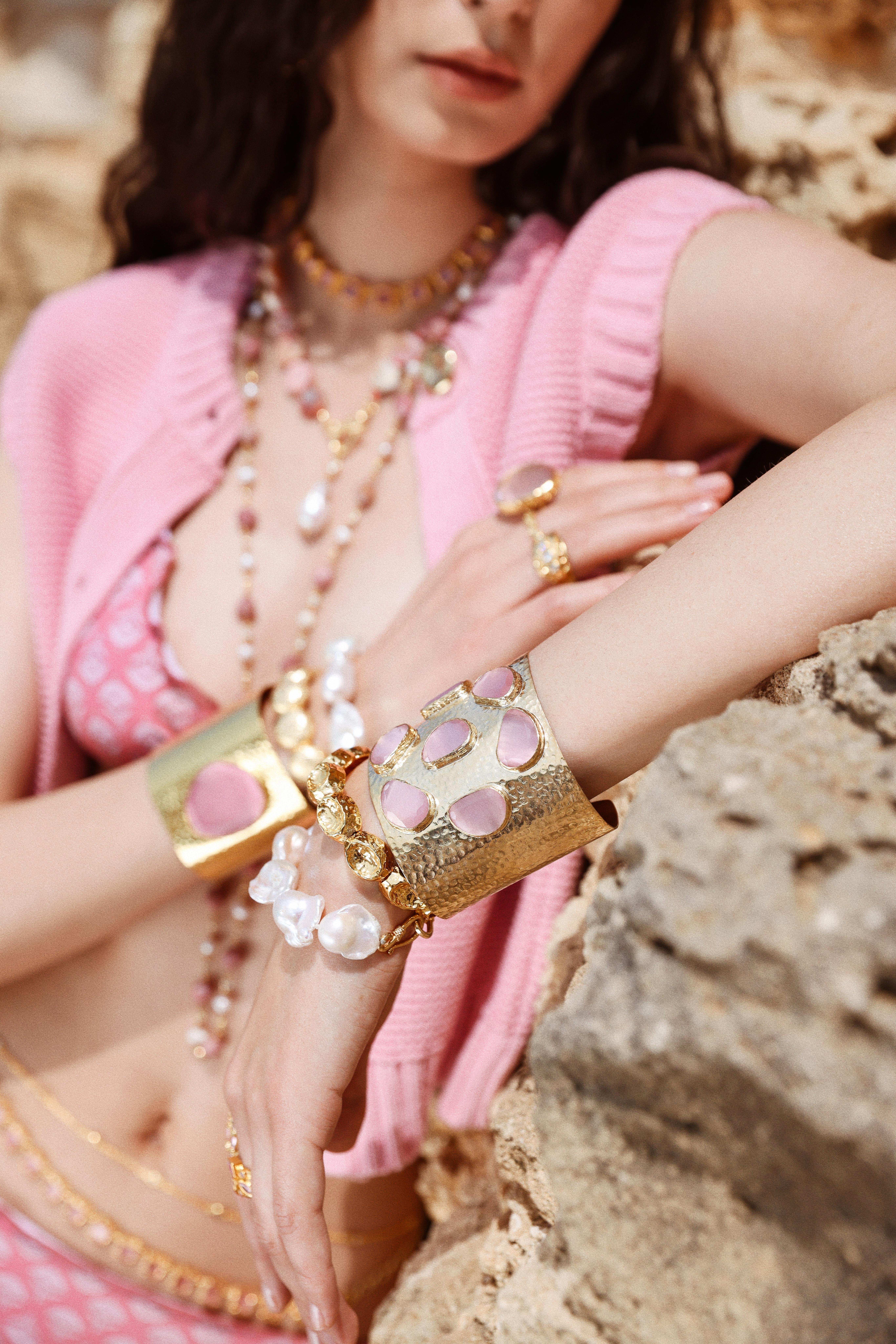 Gaia Cuﬀ Rose