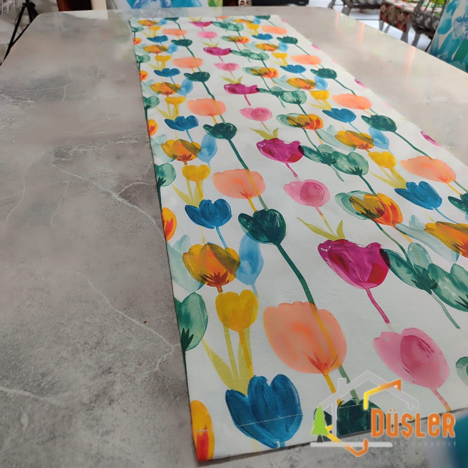 Düşler Ev Tekstili 40x120 Rengarenk Lale Desenli Su ve Leke İtici Duck Kumaş Yemek Masası Örtüsü Dikdörtgen Runner 