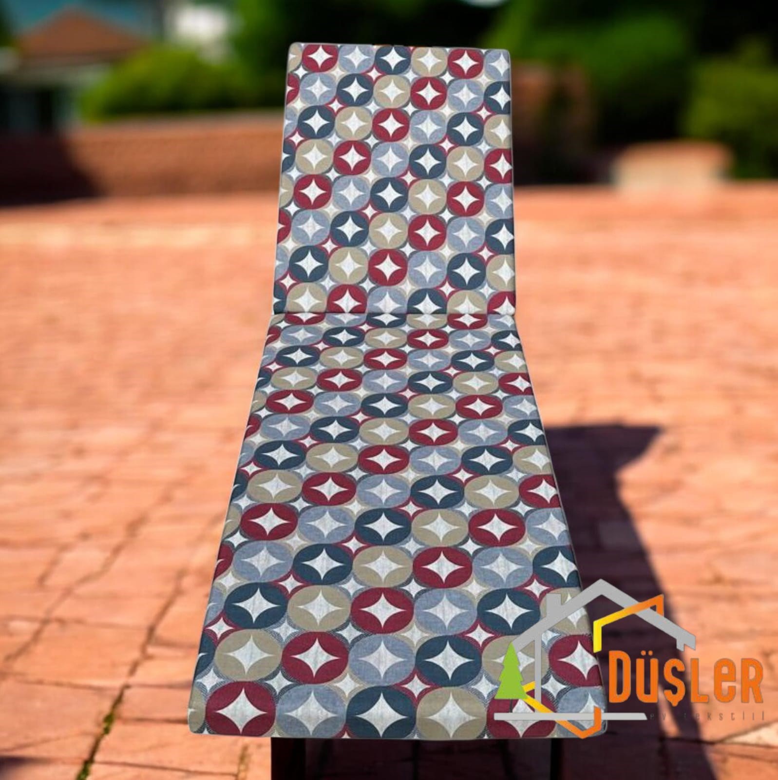Düşler Ev Tekstili Lacivert Bordo Renkli Geometrik Desenli Su ve Leke İtici Kumaş Fermuarlı Bağcıklı Yıkanabilir Kılıf Bahçe Havuz Plaj Şezlong Minderi
