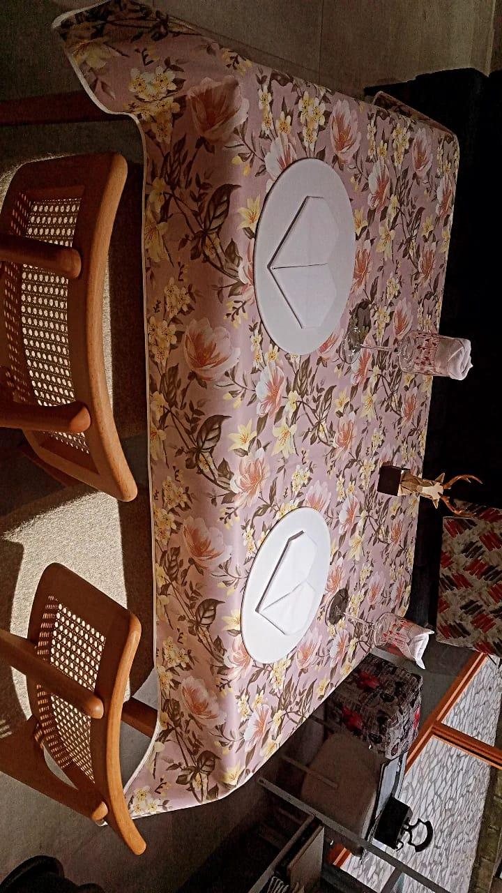 Saten masa örtüsü