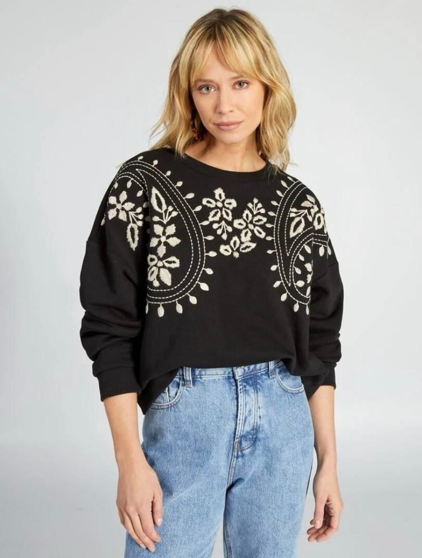 Kiabi Nakış İşlemeli Siyah Sweatshirt