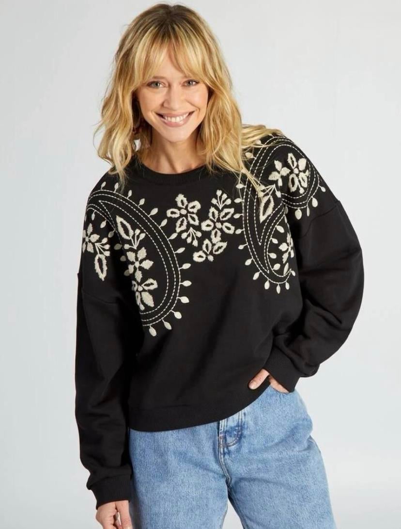 Kiabi Nakış İşlemeli Siyah Sweatshirt