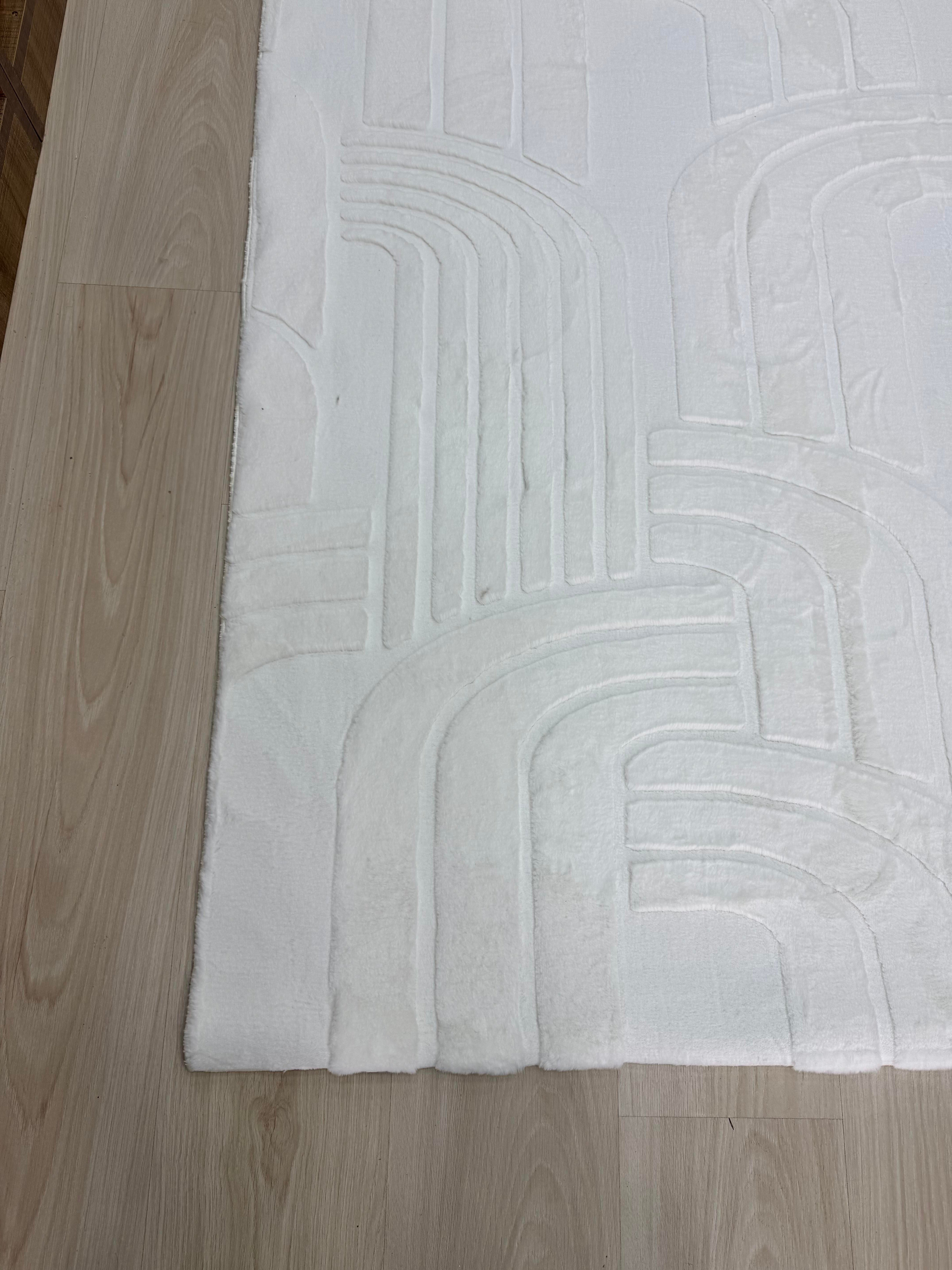 Zümrüt Beyaz Desenli Peluş Halı 160x230