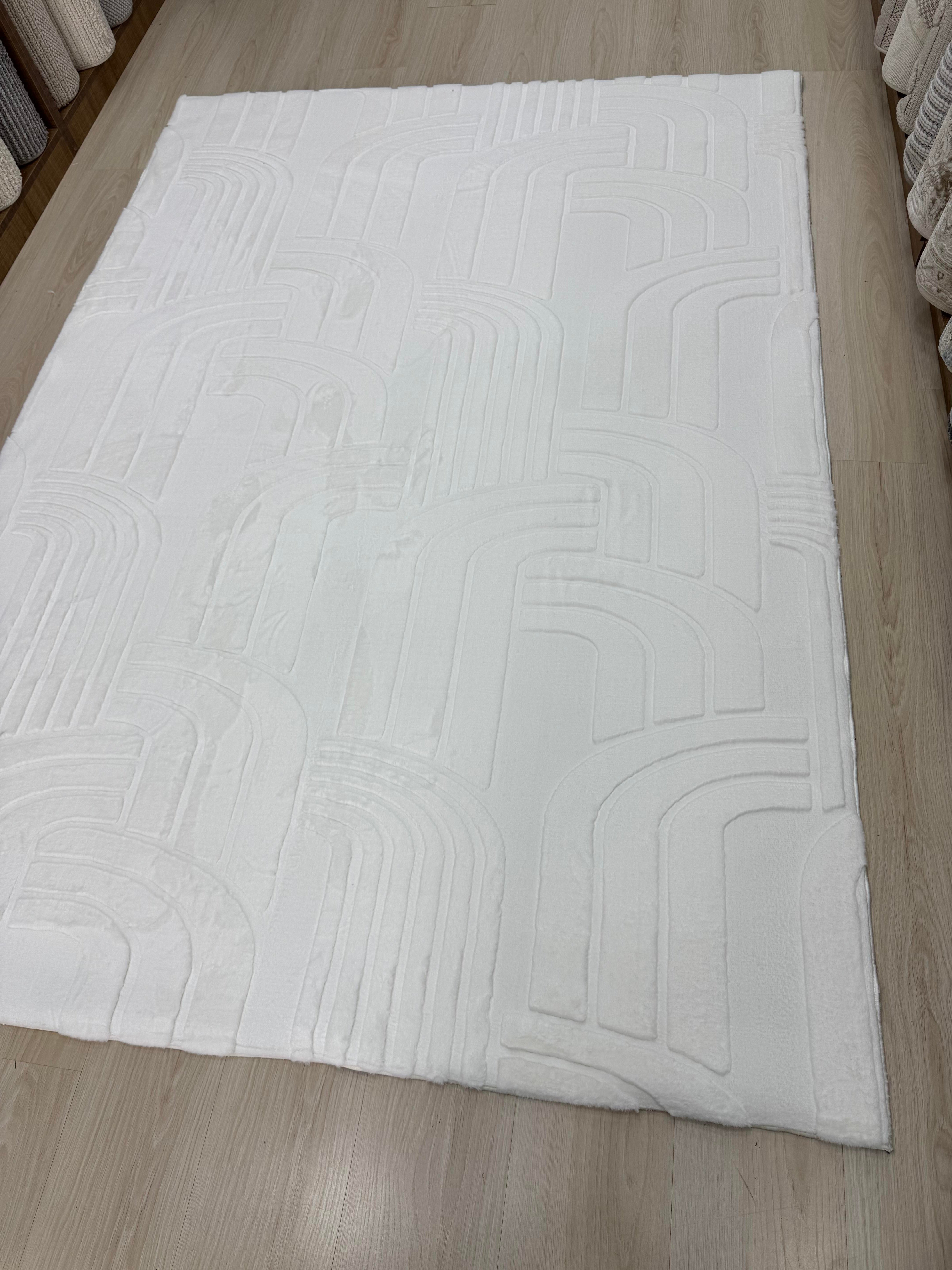 Zümrüt Beyaz Desenli Peluş Halı 160x230