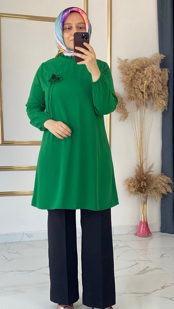 Broş Detaylı Krep Yeşil Tunik FRY