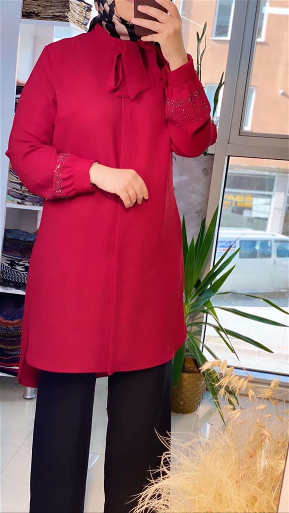 Kolları Taşlı Boyun Flularlı Tunik 1054A