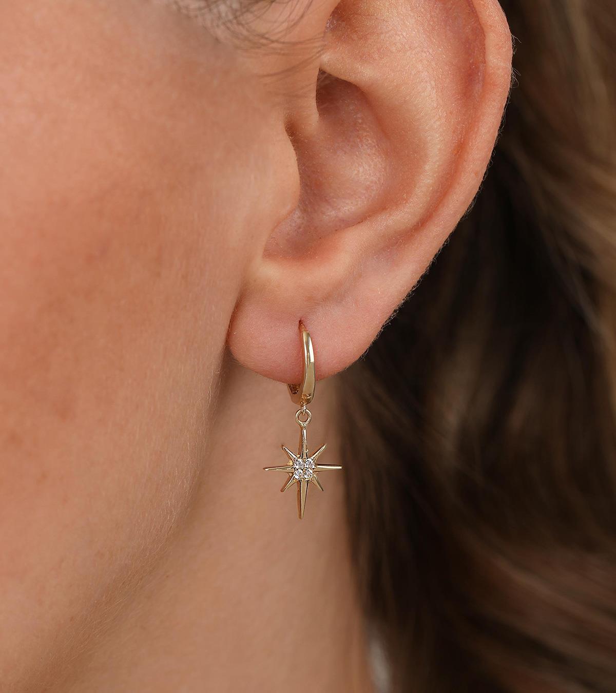 Taş Detaylı Kutup Yıldızı Küpe