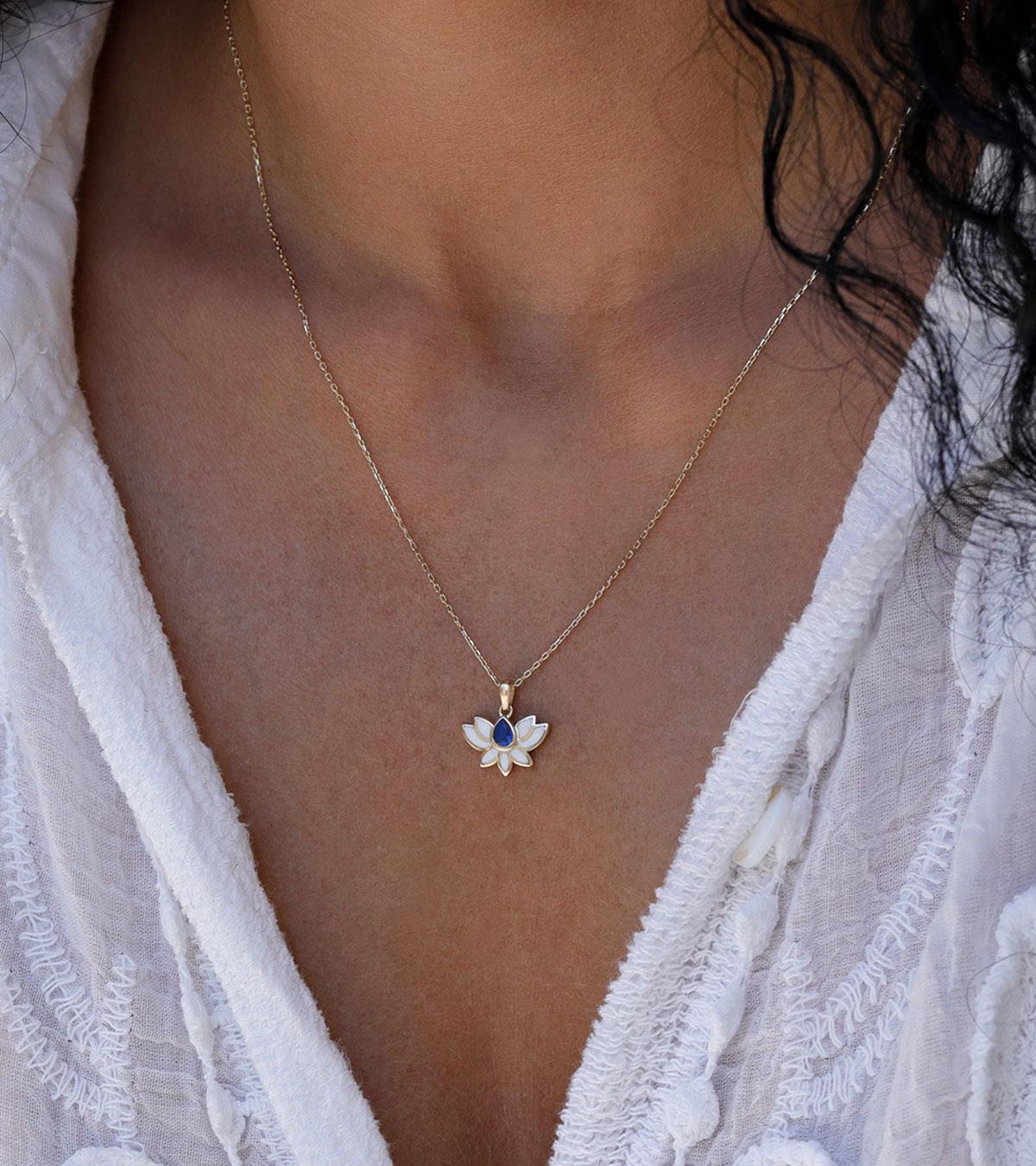 Lacivert Taşlı Lotus Kolye