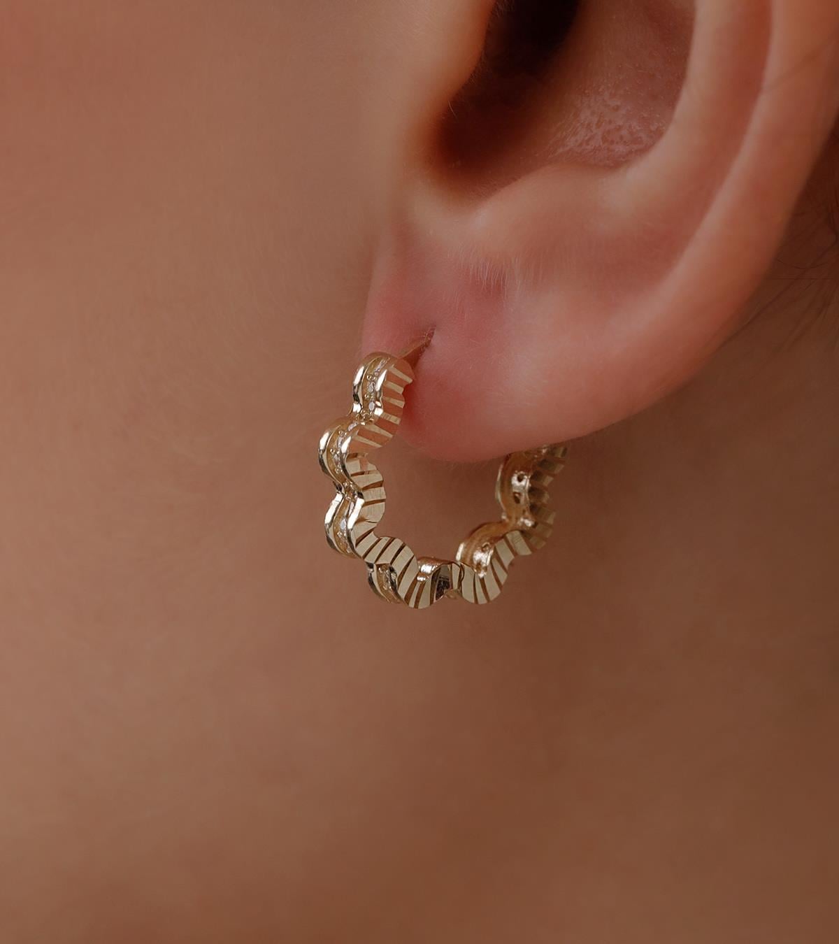 Taşlı Çiçek Halka Küpe