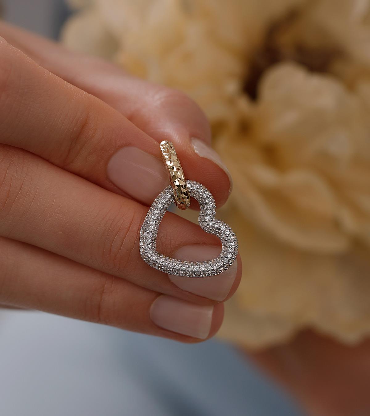 Kalp Sallantılı Oval Küpe