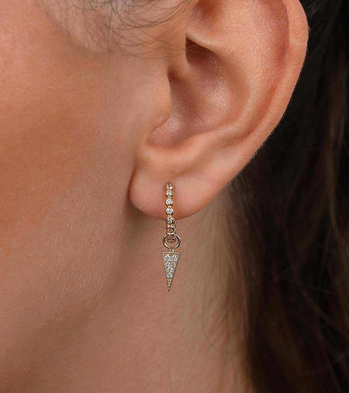 Taşlı Üçgen Sallantılı Küpe