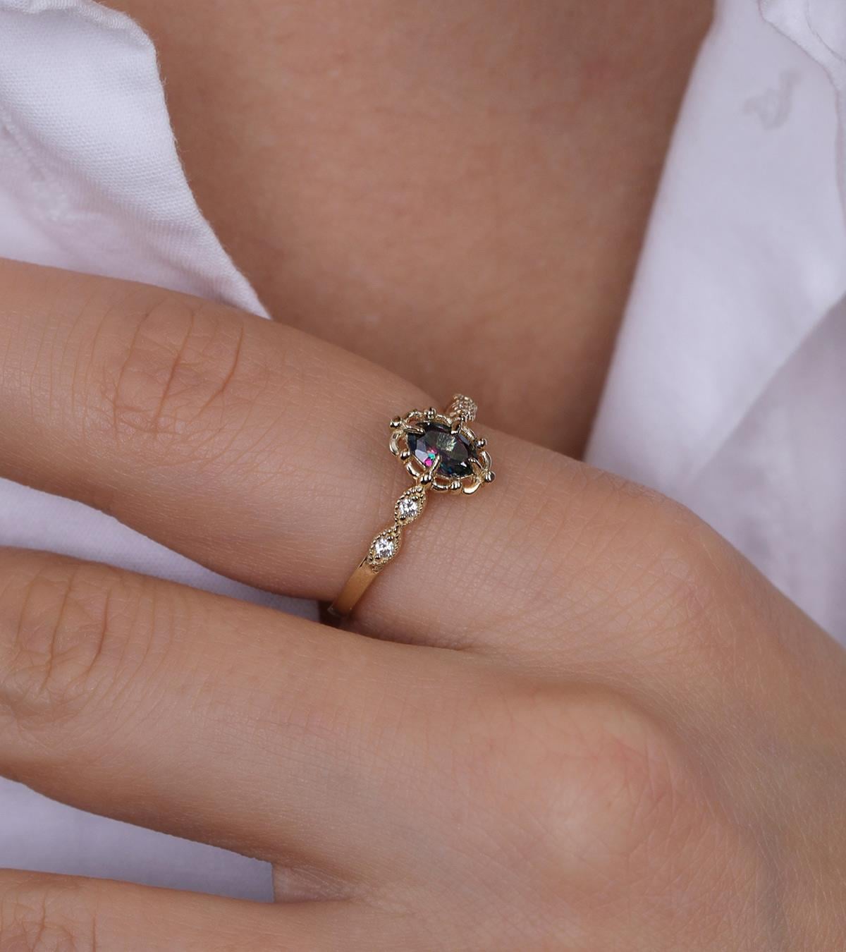 Mistik Taşlı Vintage Yüzük