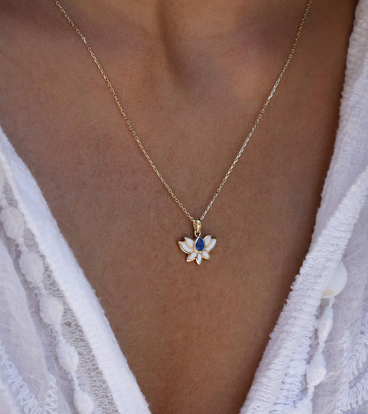 Lacivert Taşlı Lotus Kolye