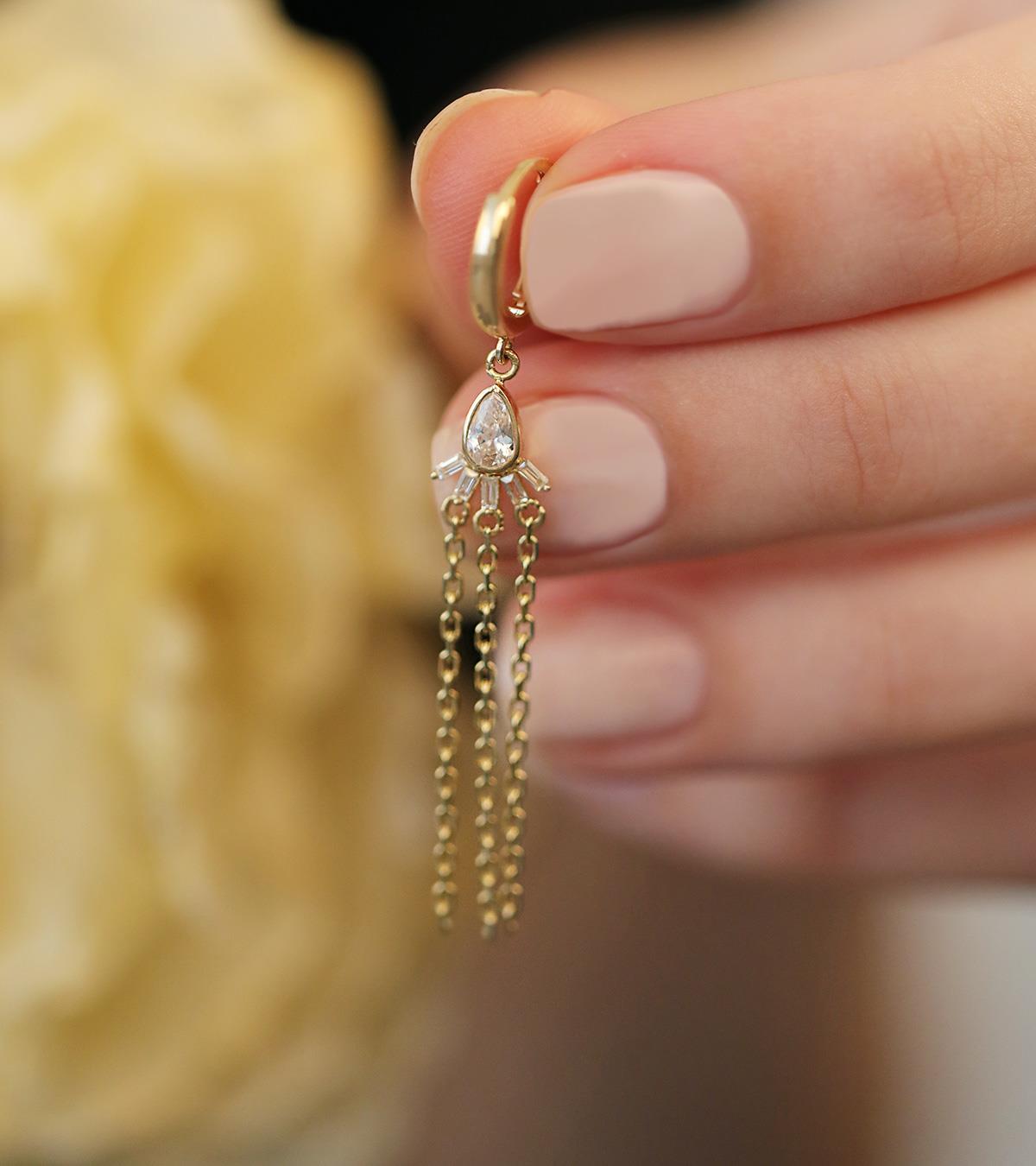 Zincir Sallantılı Drop Küpe