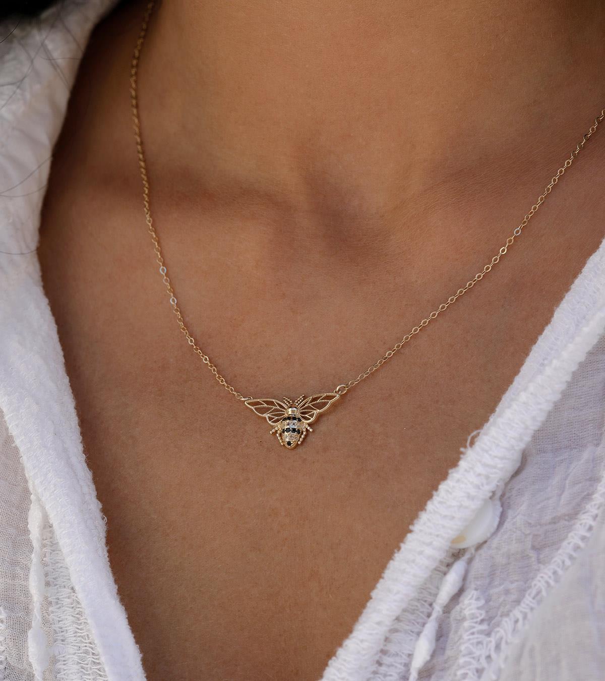 Bee Kolye