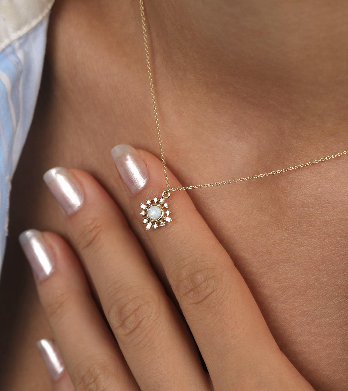 Opal Glare Kolye