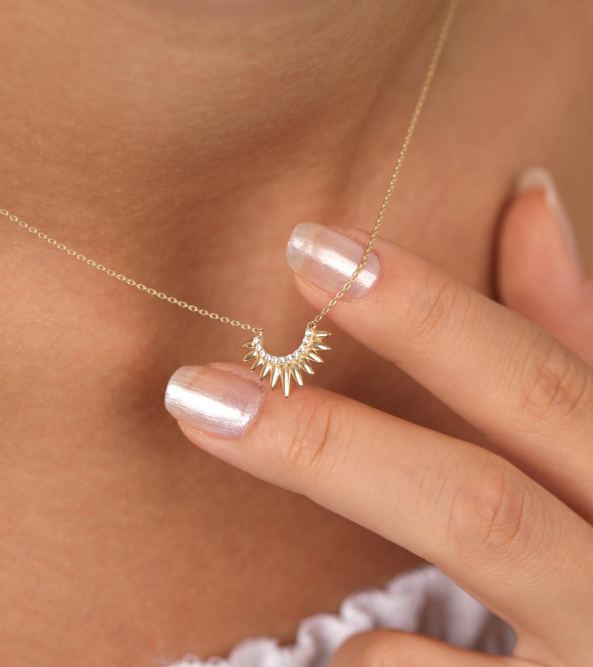 Taç Kolye