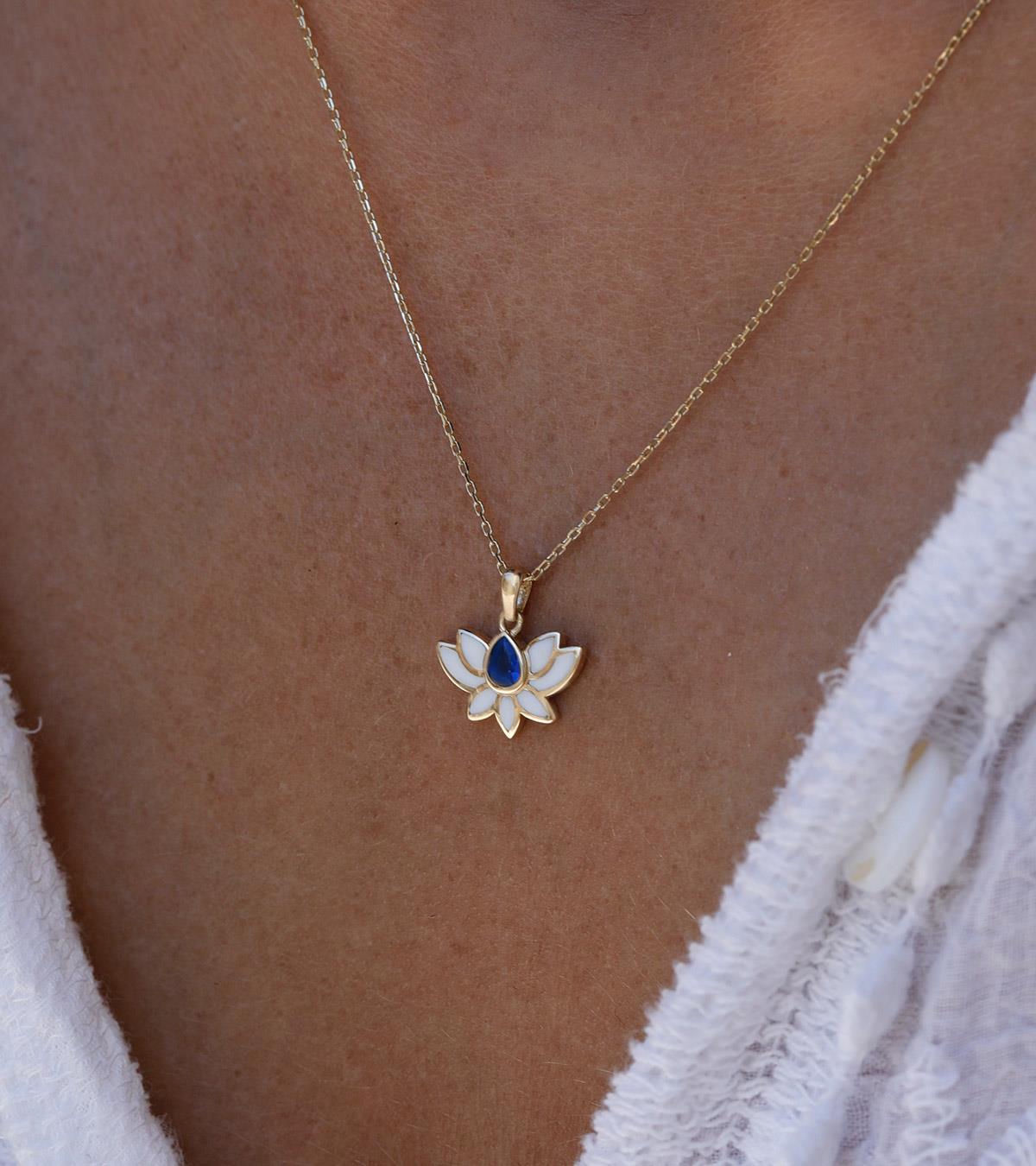 Lacivert Taşlı Lotus Kolye