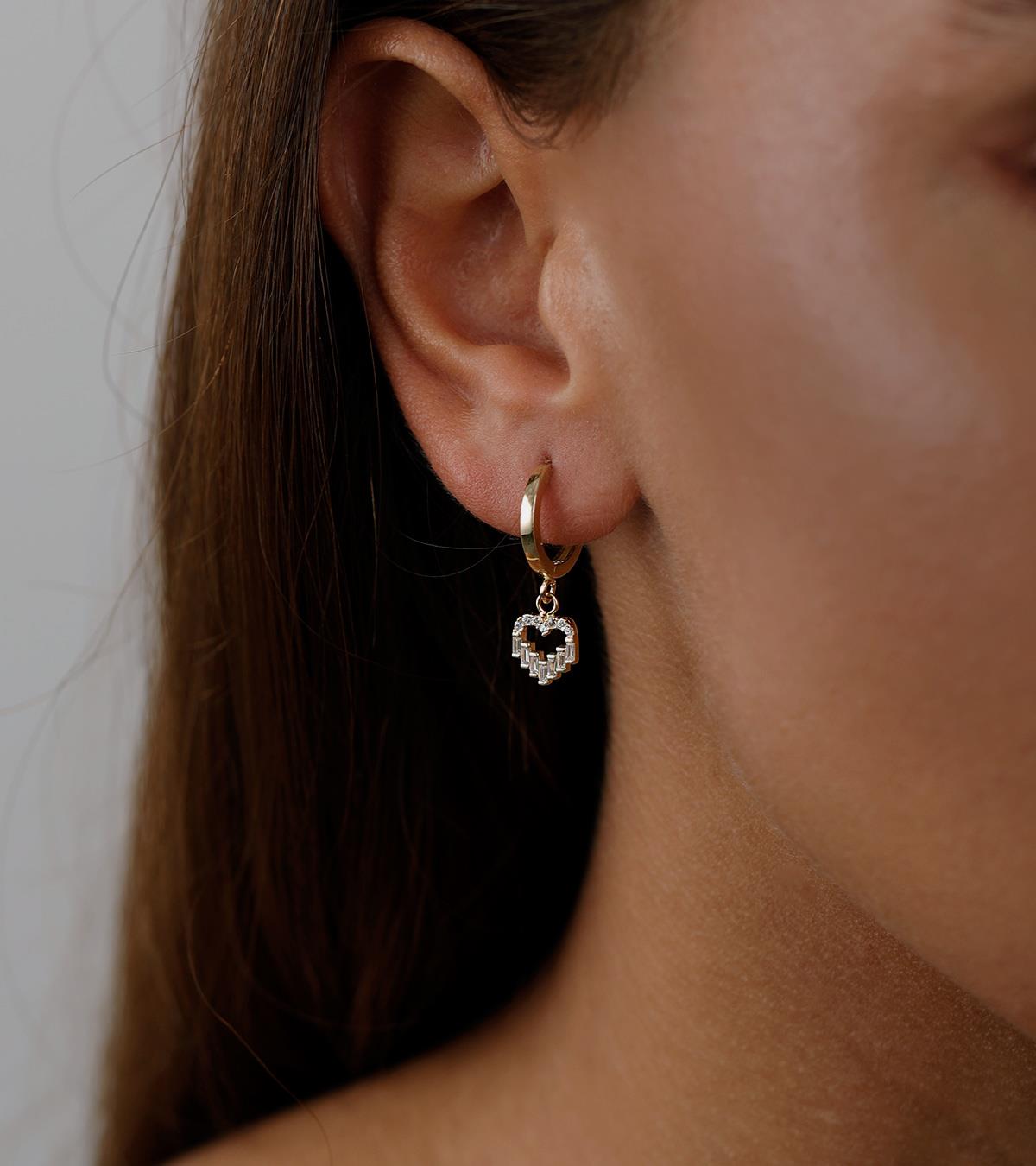 Baget Taşlı Kalp Küpe