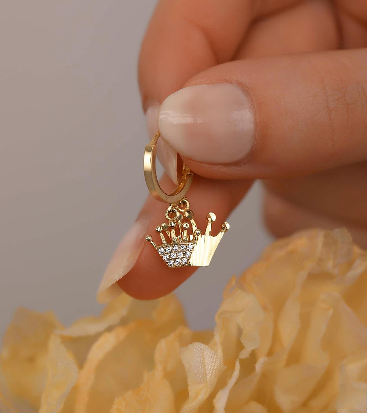 İki Taçlı Sallantılı Küpe