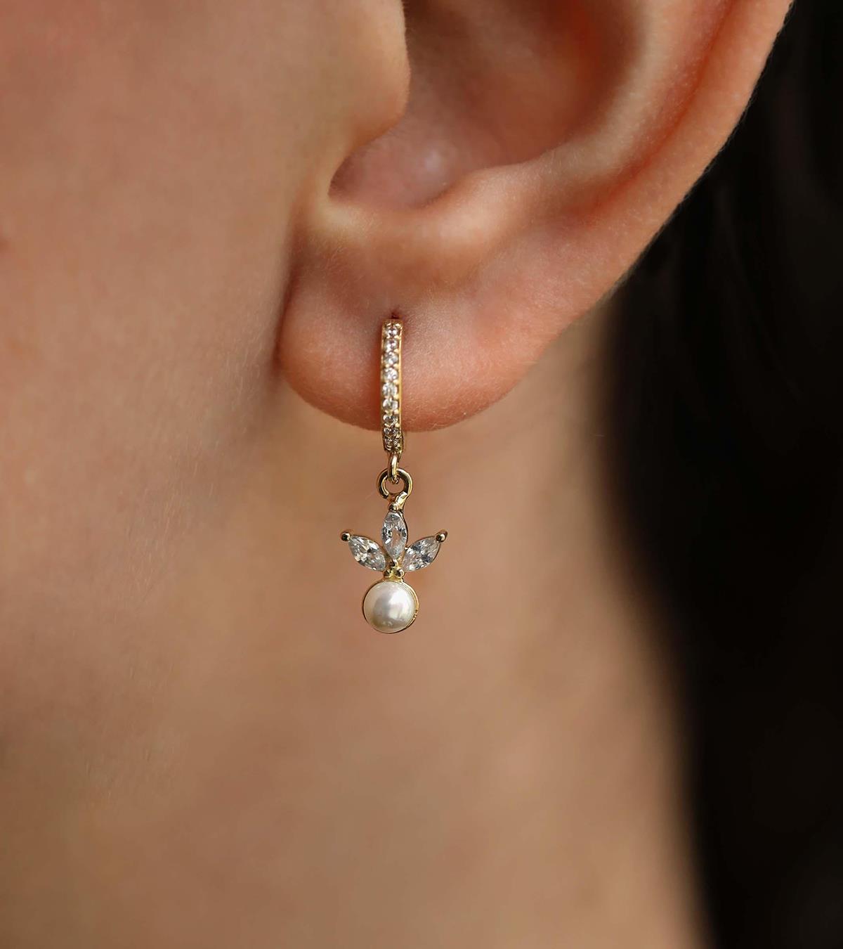 İncili Lotus Halka Küpe