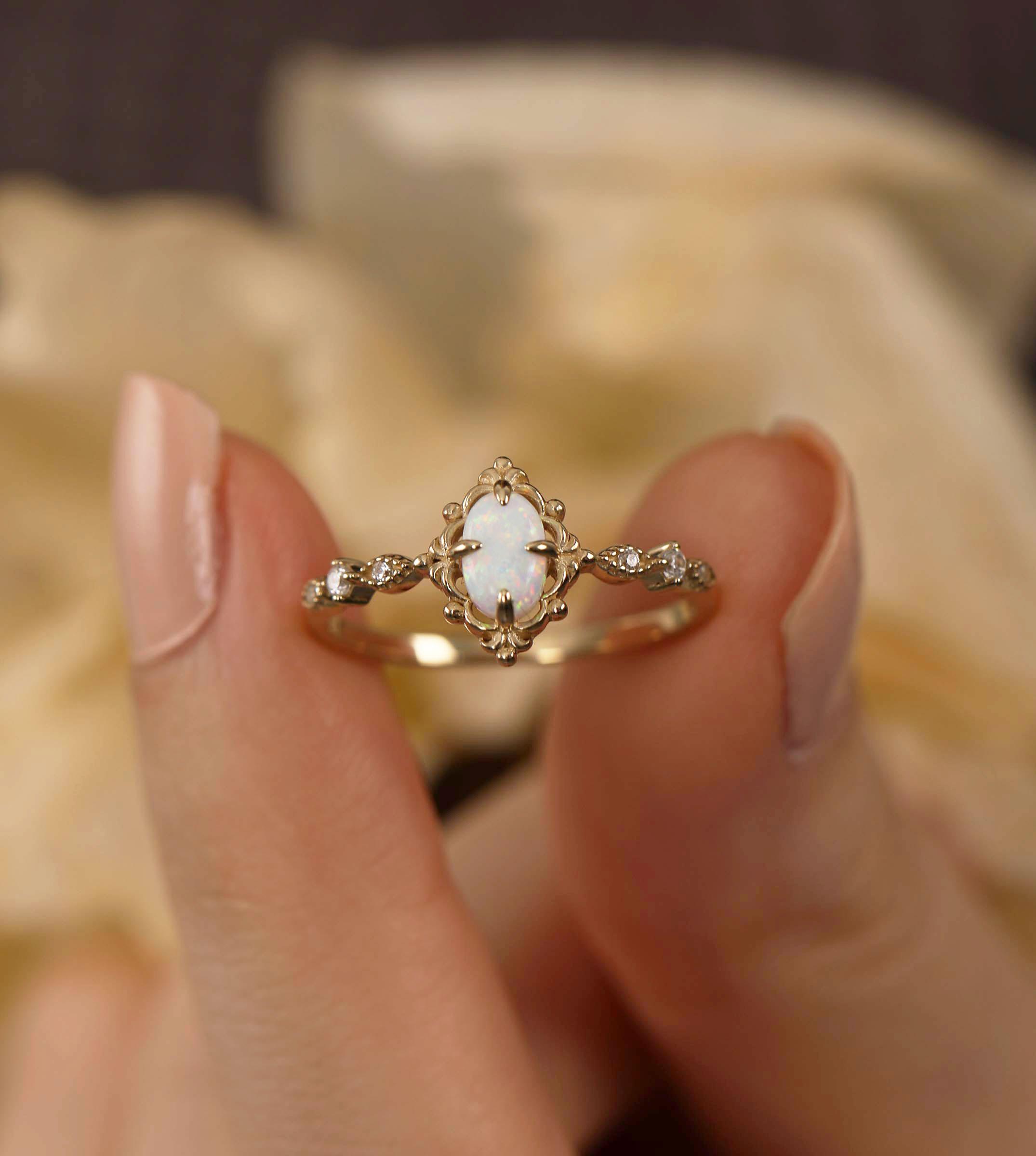 Opal Taşlı Vintage Yüzük