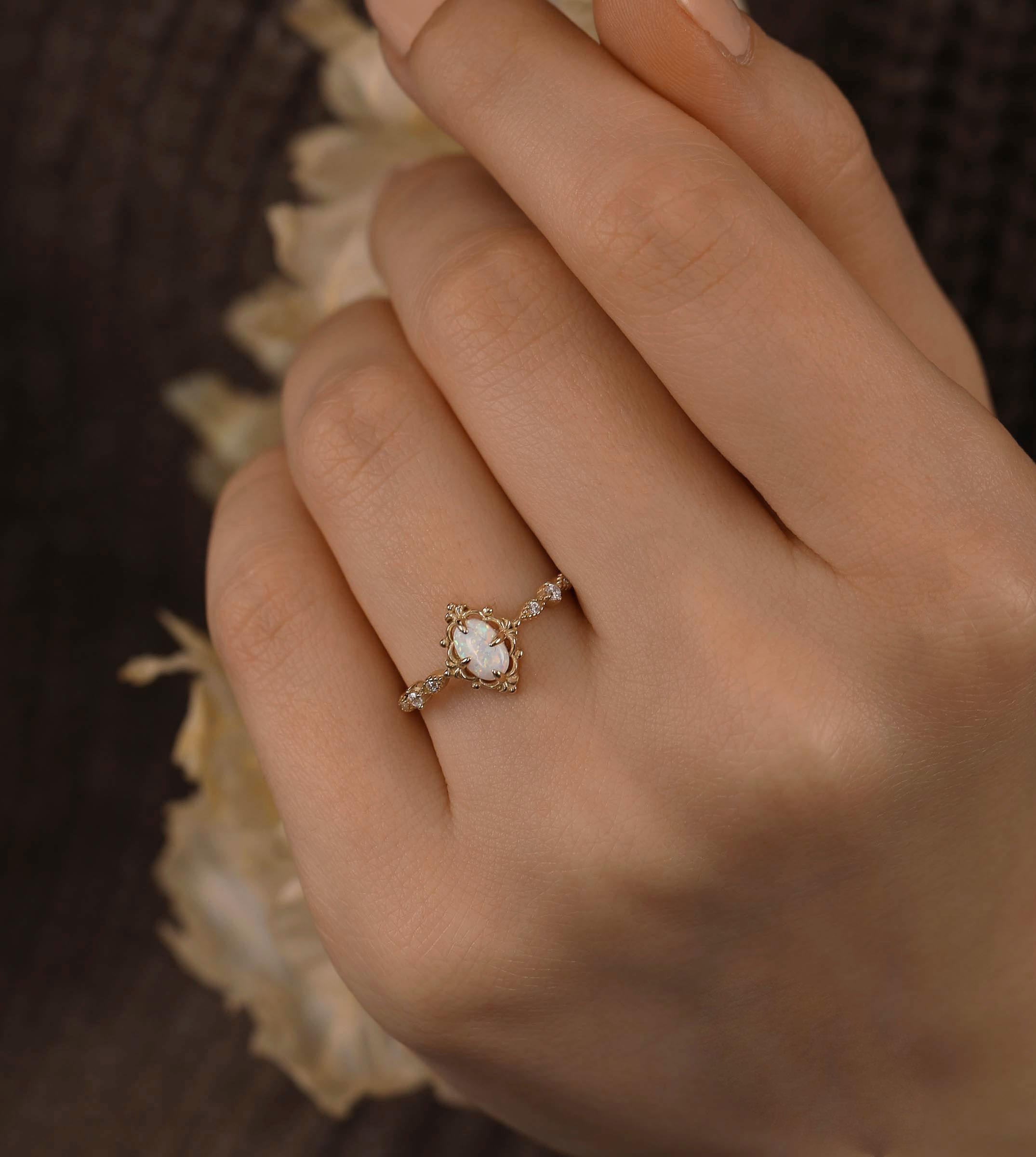 Opal Taşlı Vintage Yüzük