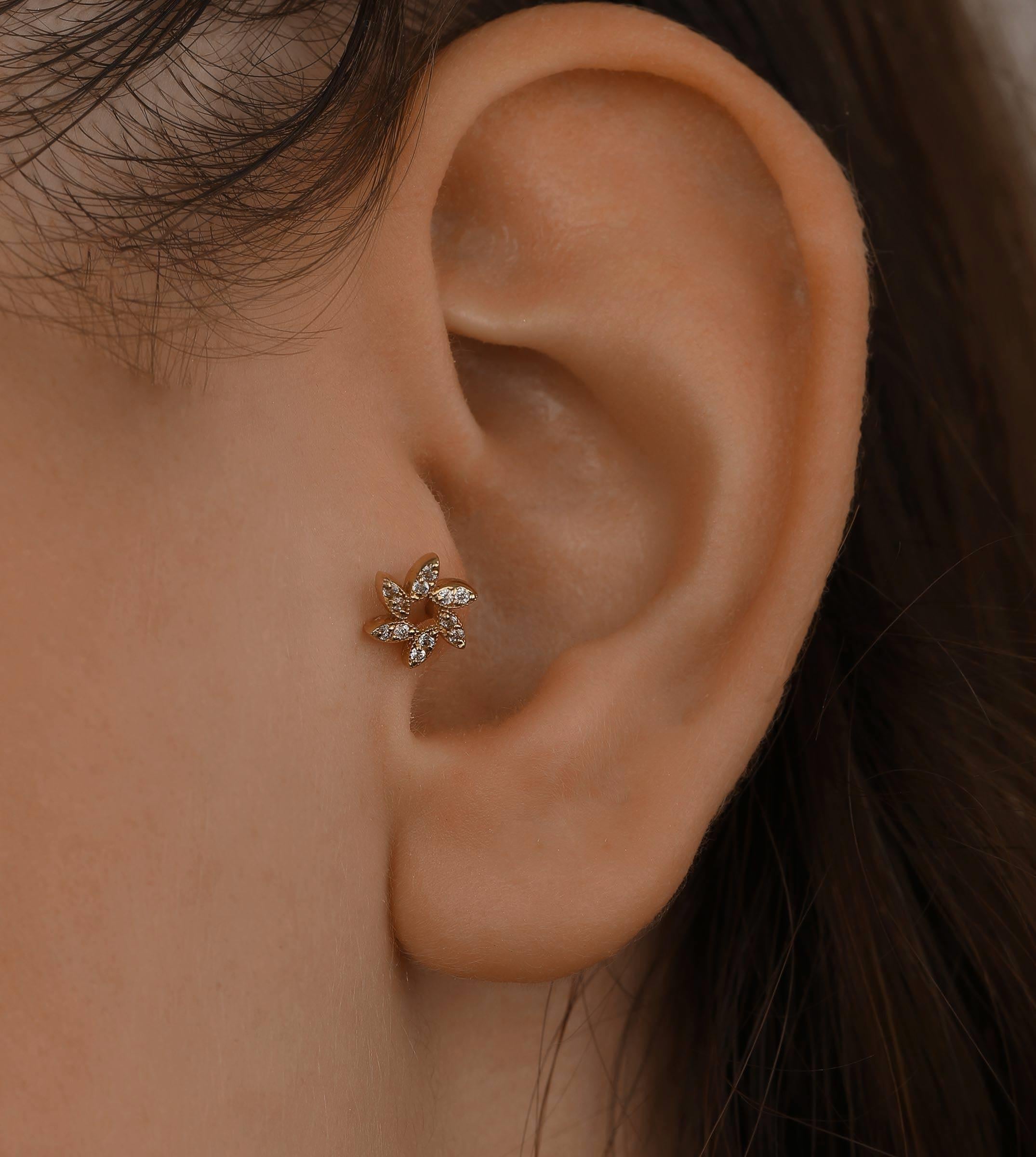 Rüzgar Gülü Piercing (Tragus)