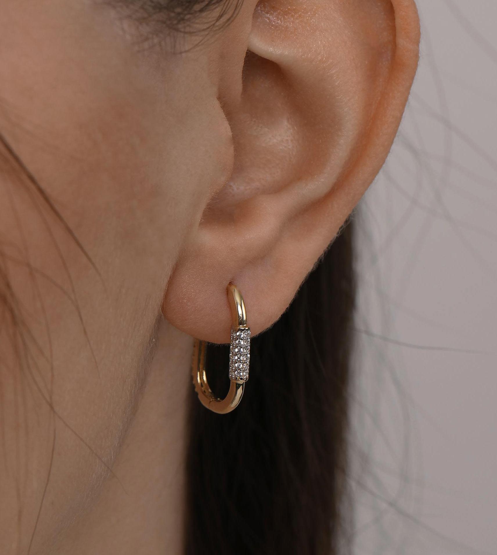 Taş Detaylı Oval Küpe