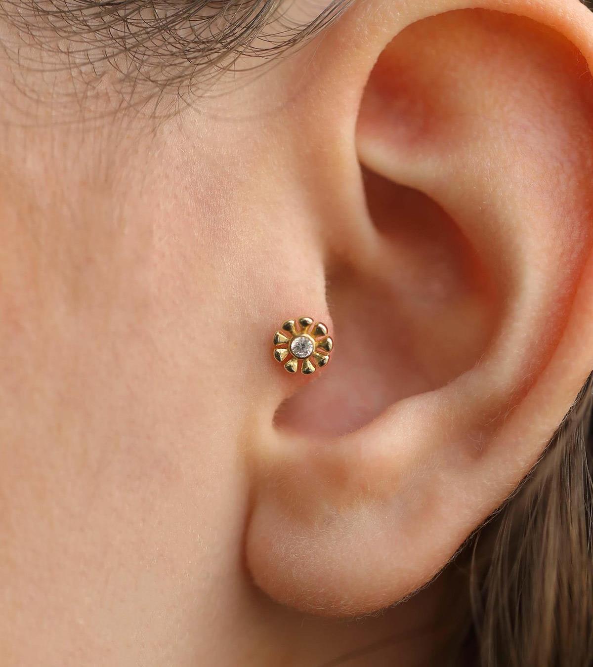 Taşlı Ayçiçeği Piercing (Tragus)