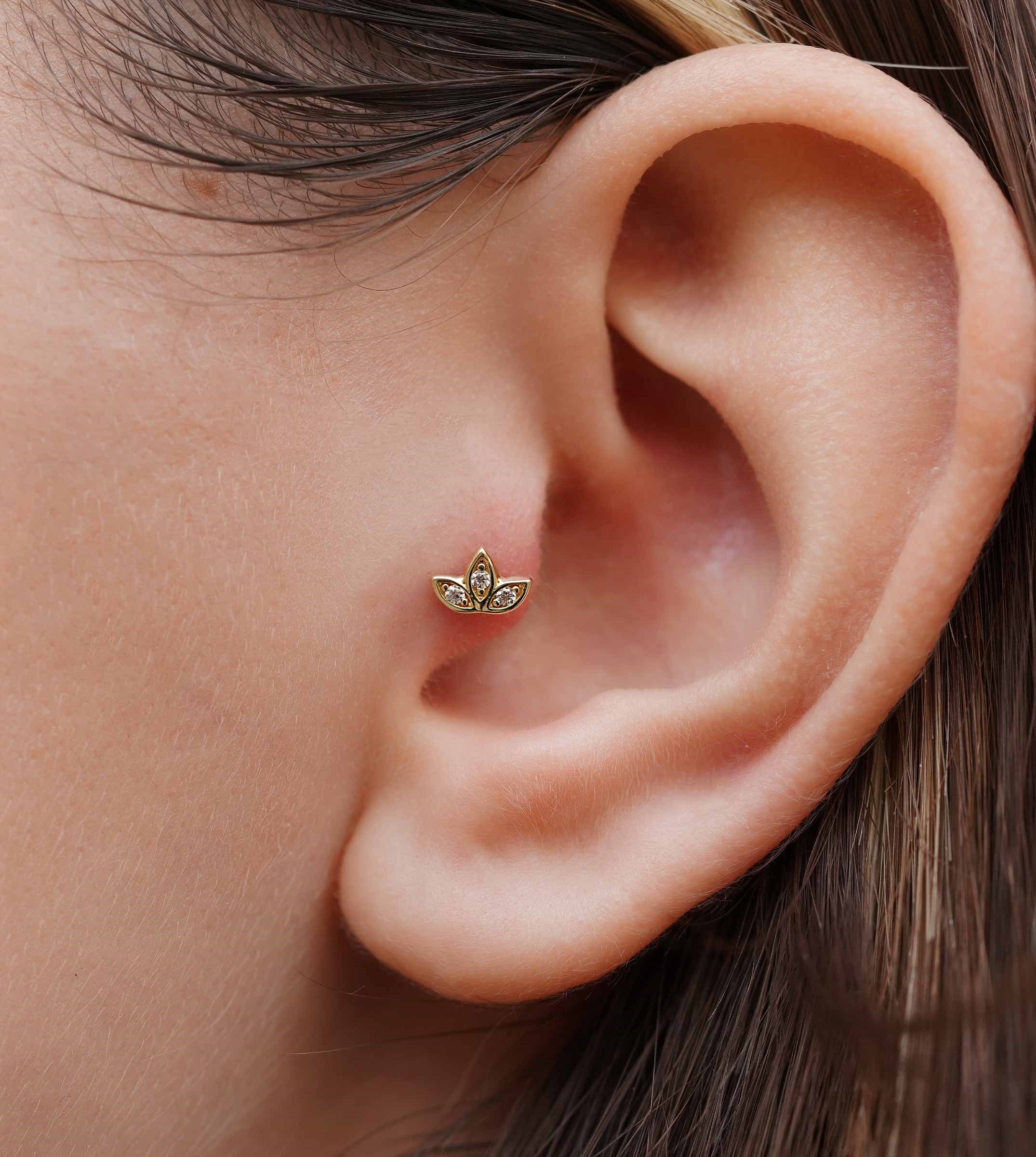 Taşlı Çiçek Piercing