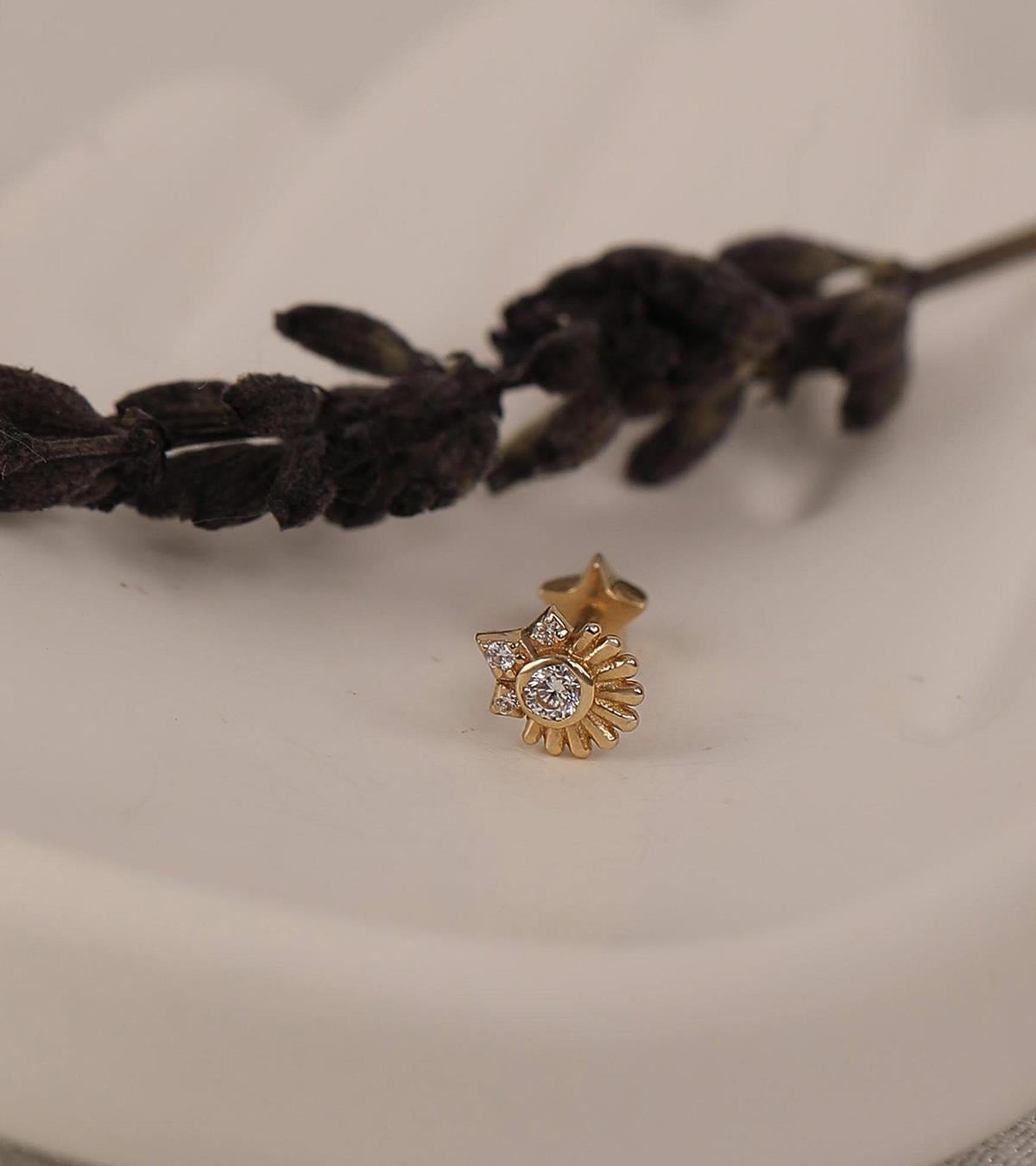 Taşlı Çiçek Piercing (Tragus)