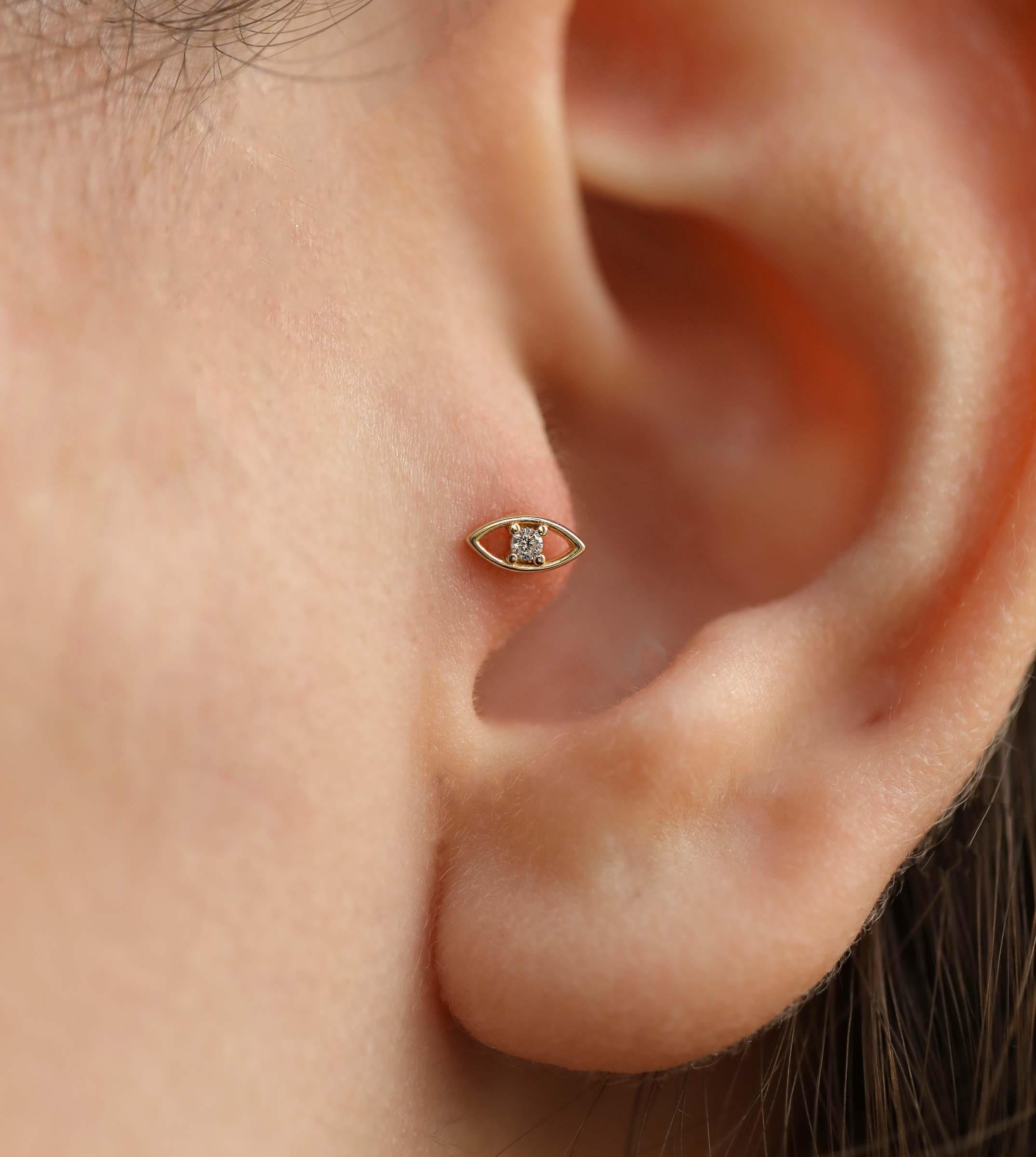 Taşlı Göz Piercing
