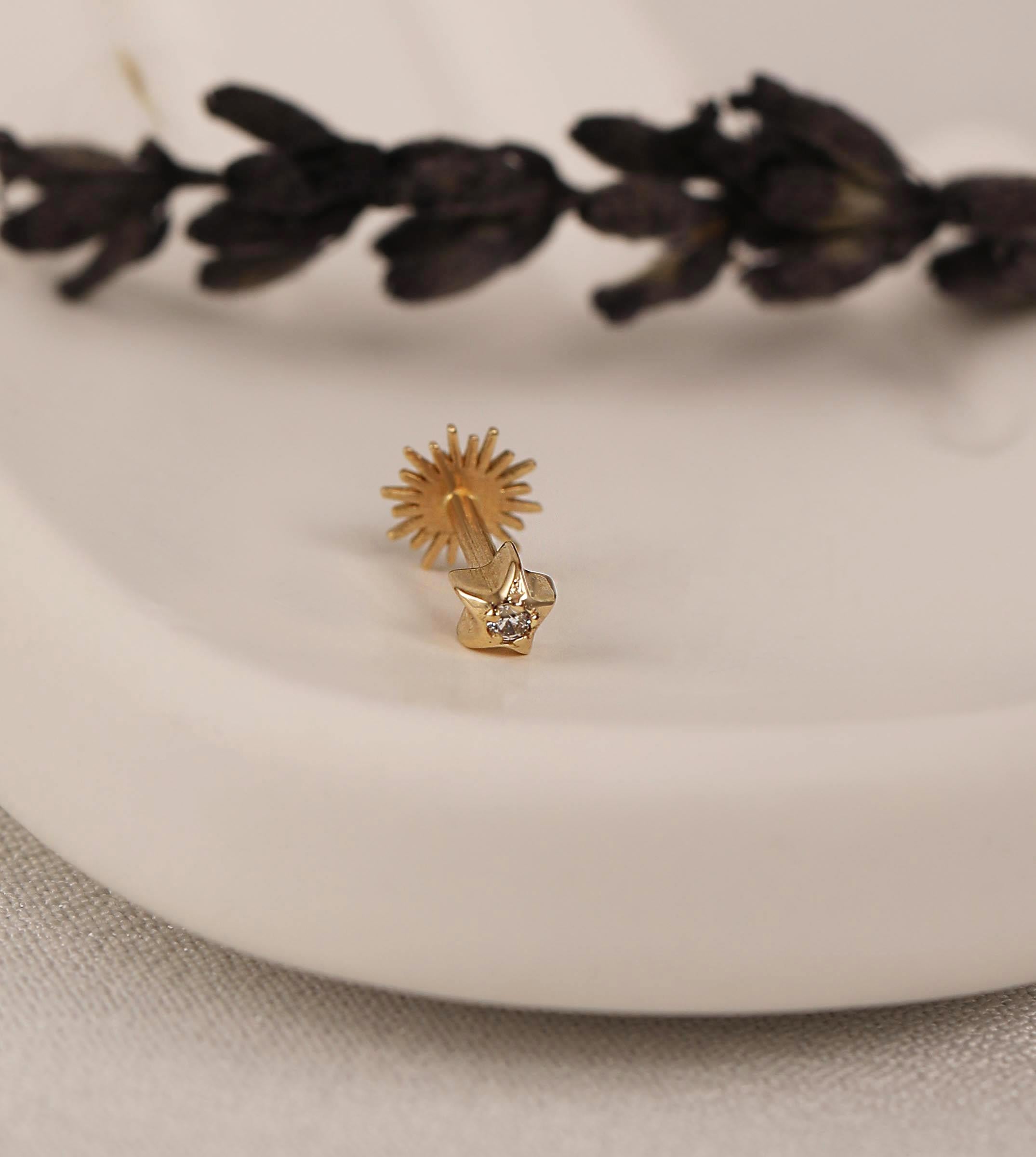 Taşlı Güneş Piercing (Tragus)