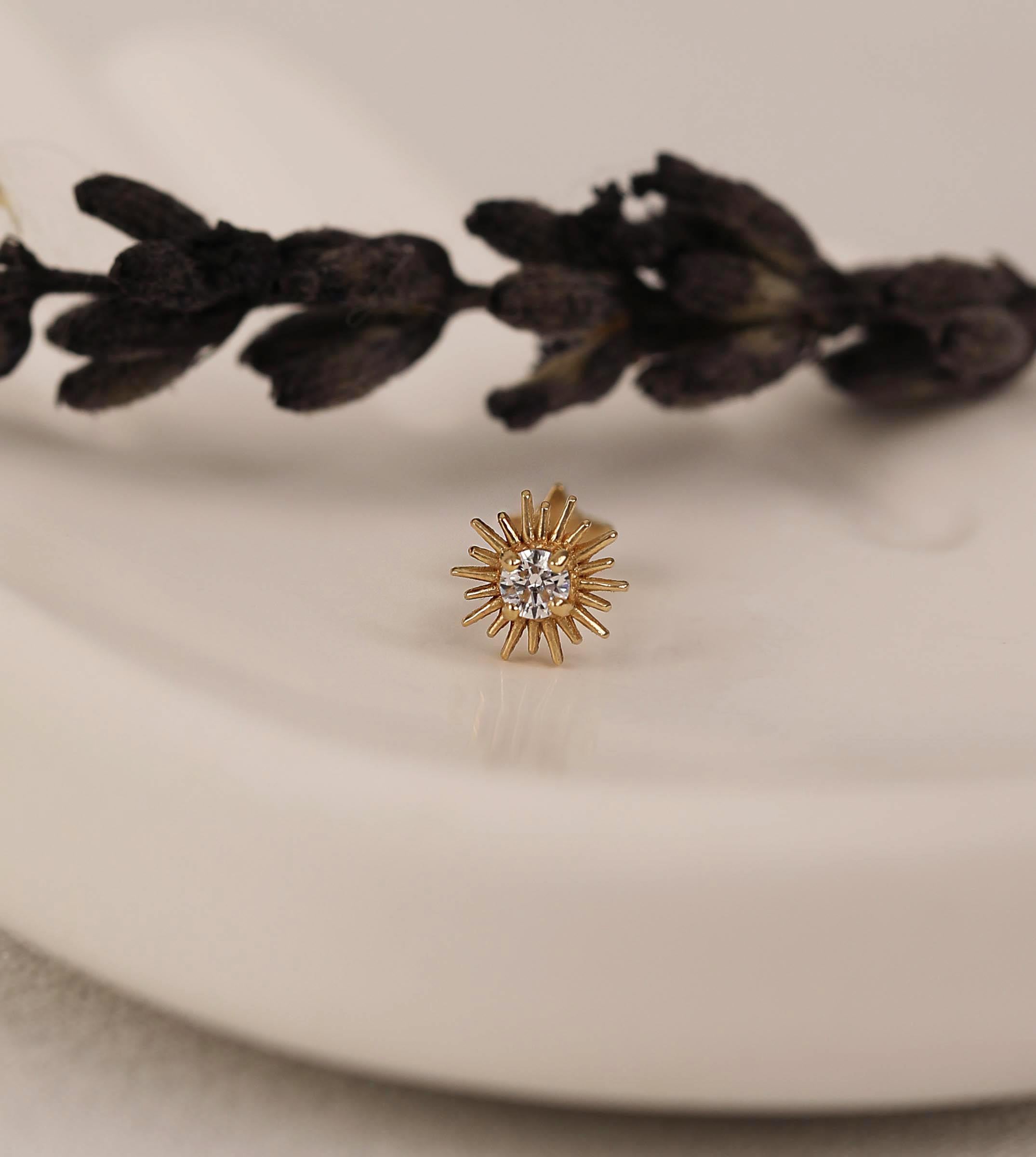 Taşlı Güneş Piercing (Tragus)