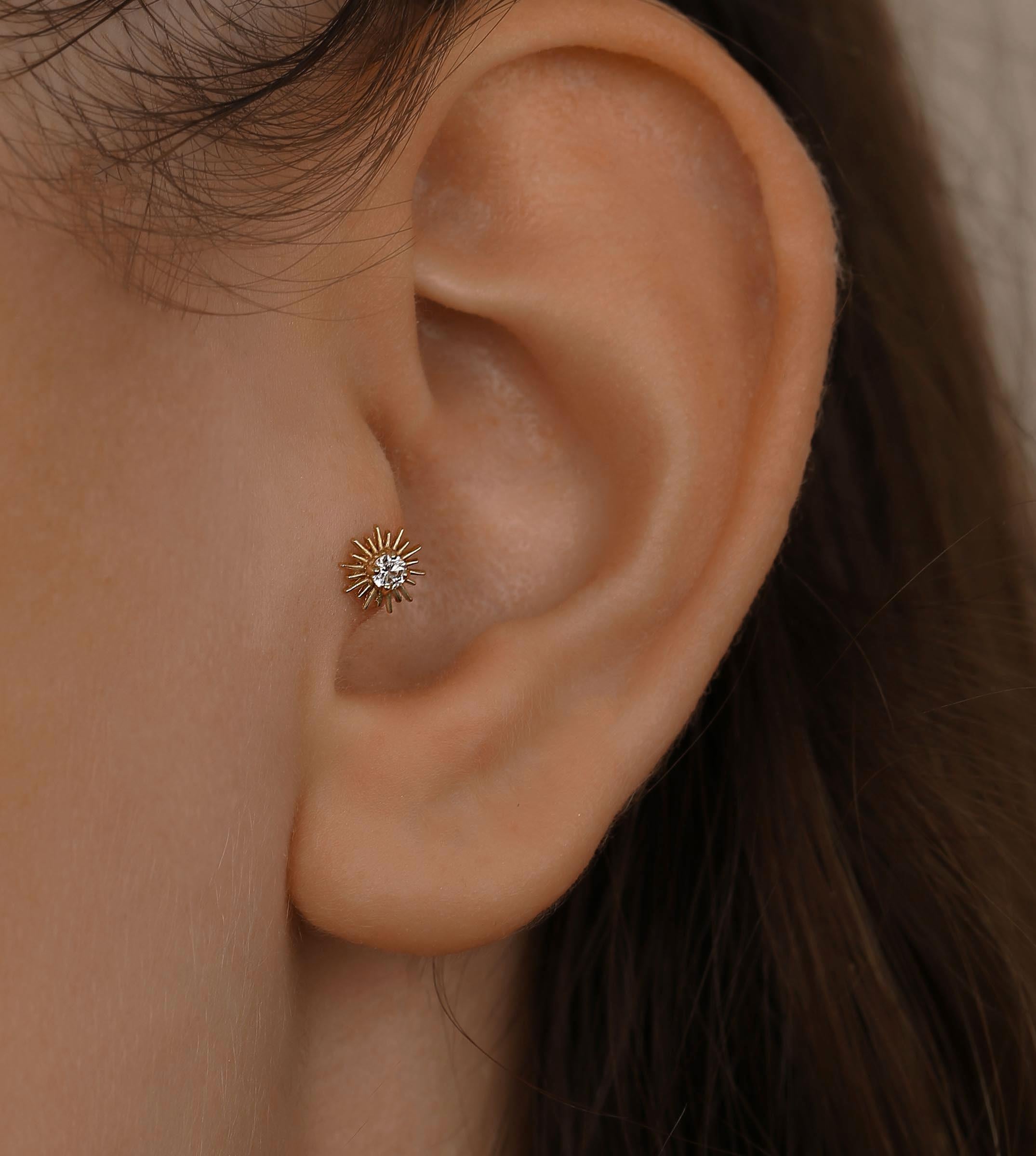 Taşlı Güneş Piercing (Tragus)