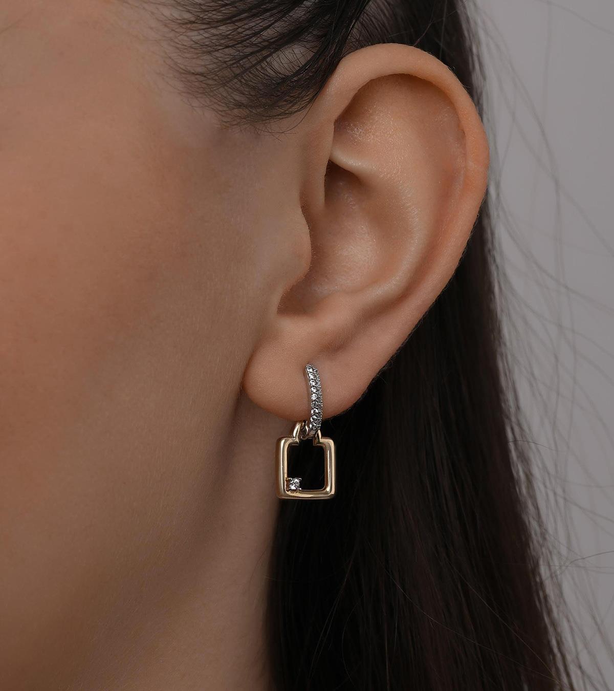 Taşlı Kare Sallantılı Küpe