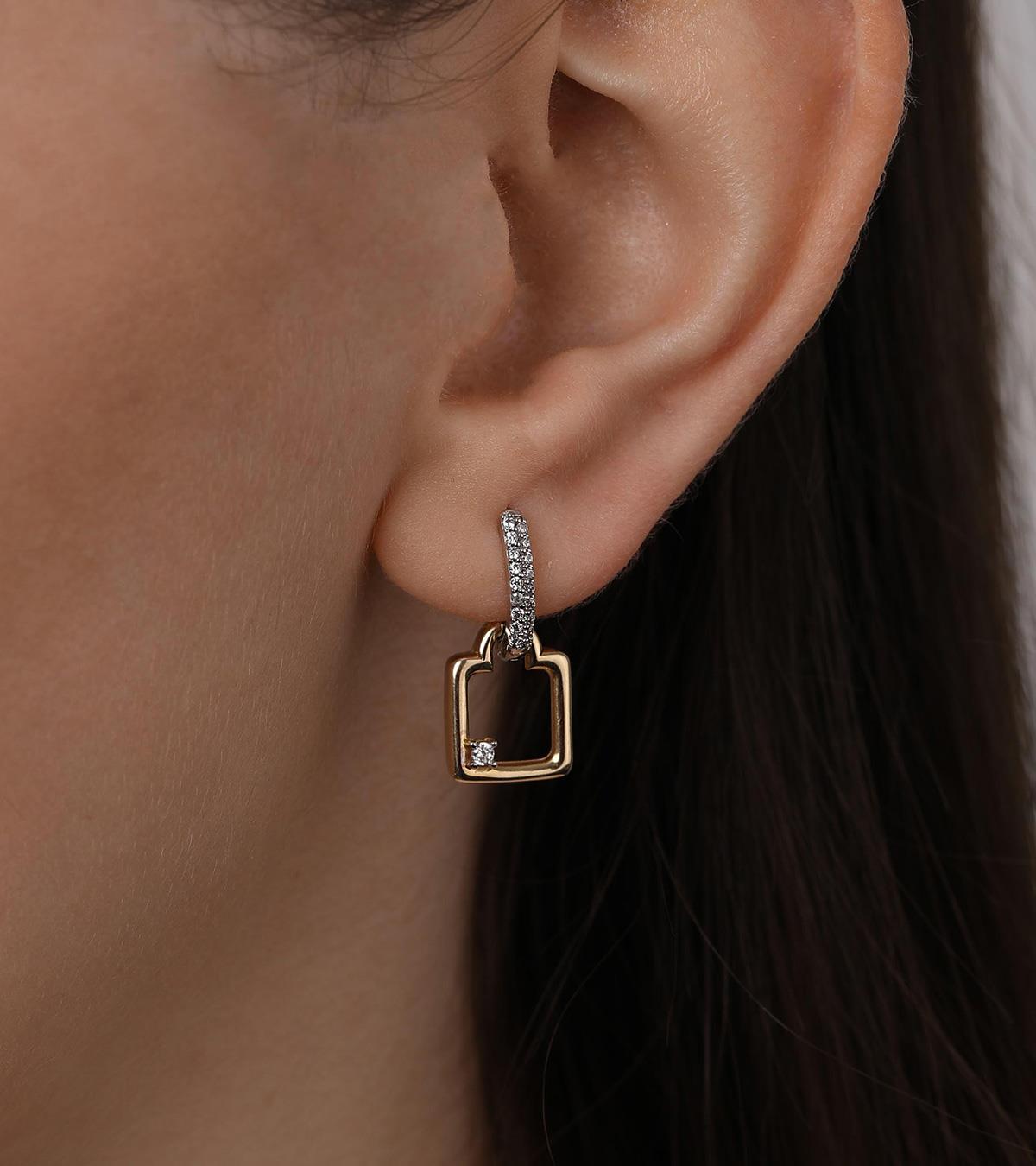 Taşlı Kare Sallantılı Küpe