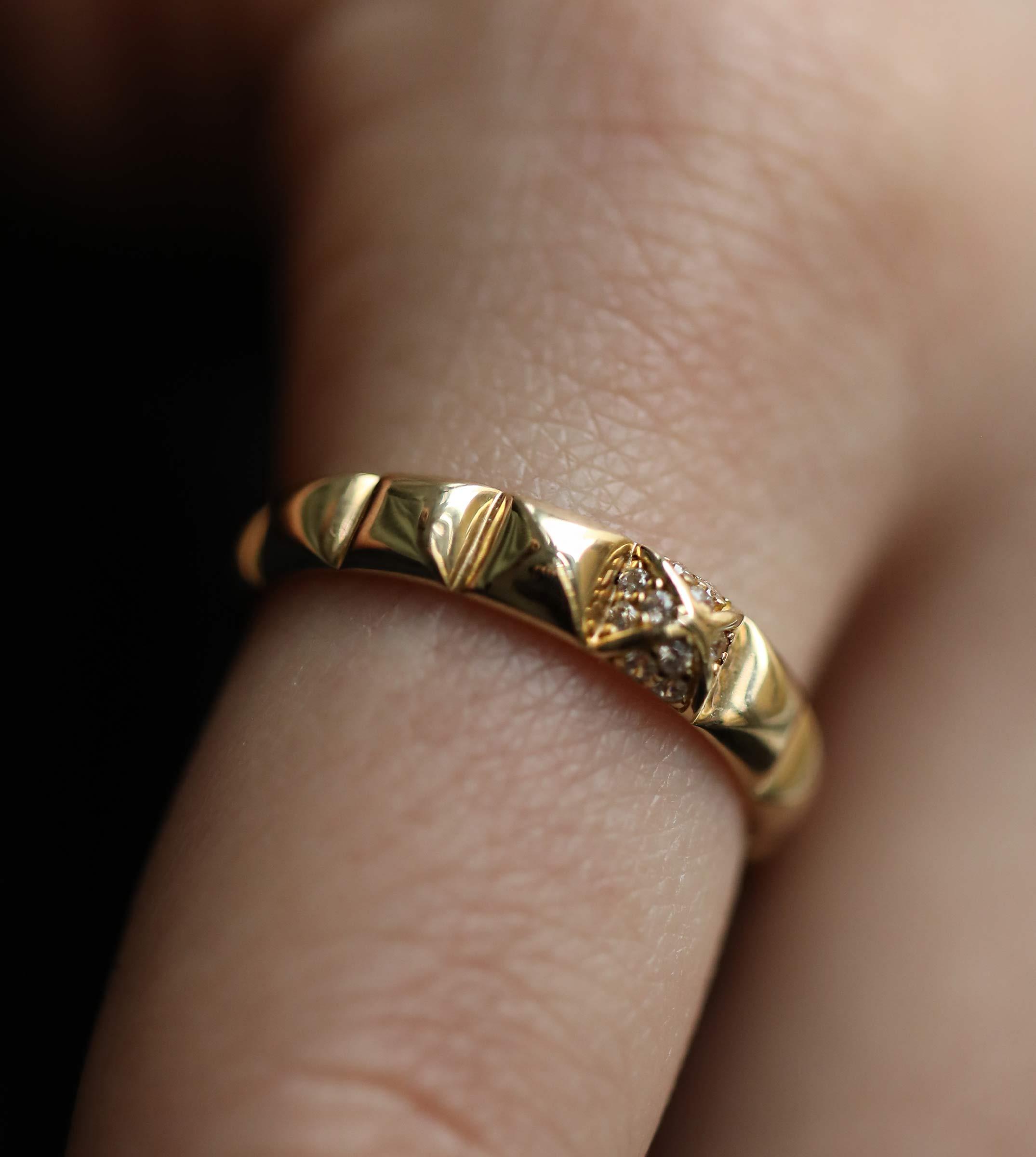 Taşlı Piramit Yüzük