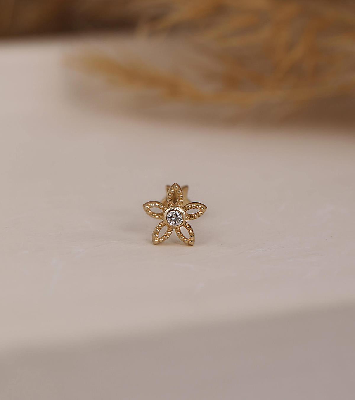 Tektaşlı Papatya Piercing