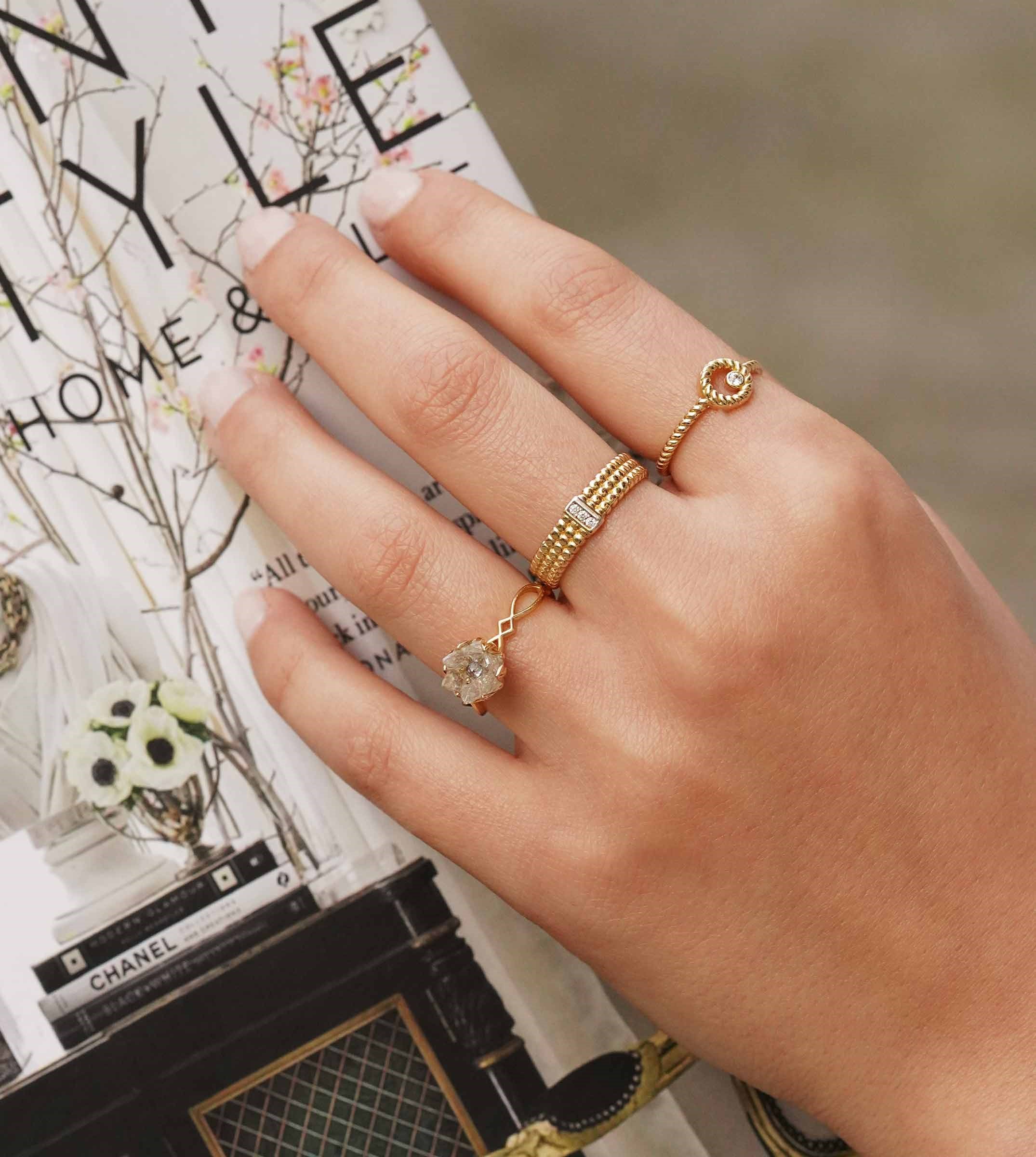 Üç Sıra Taşlı Yüzük