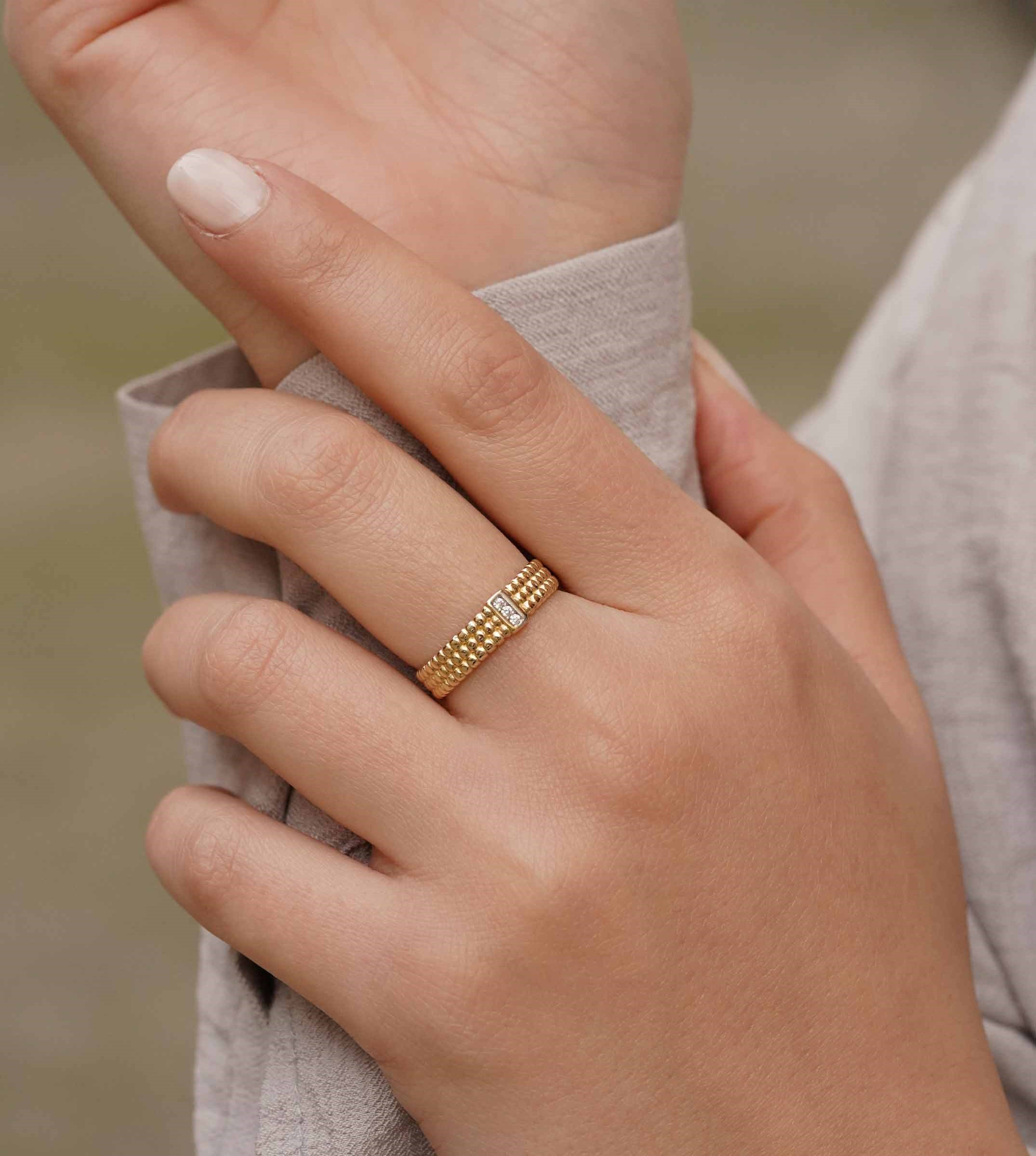 Üç Sıra Taşlı Yüzük