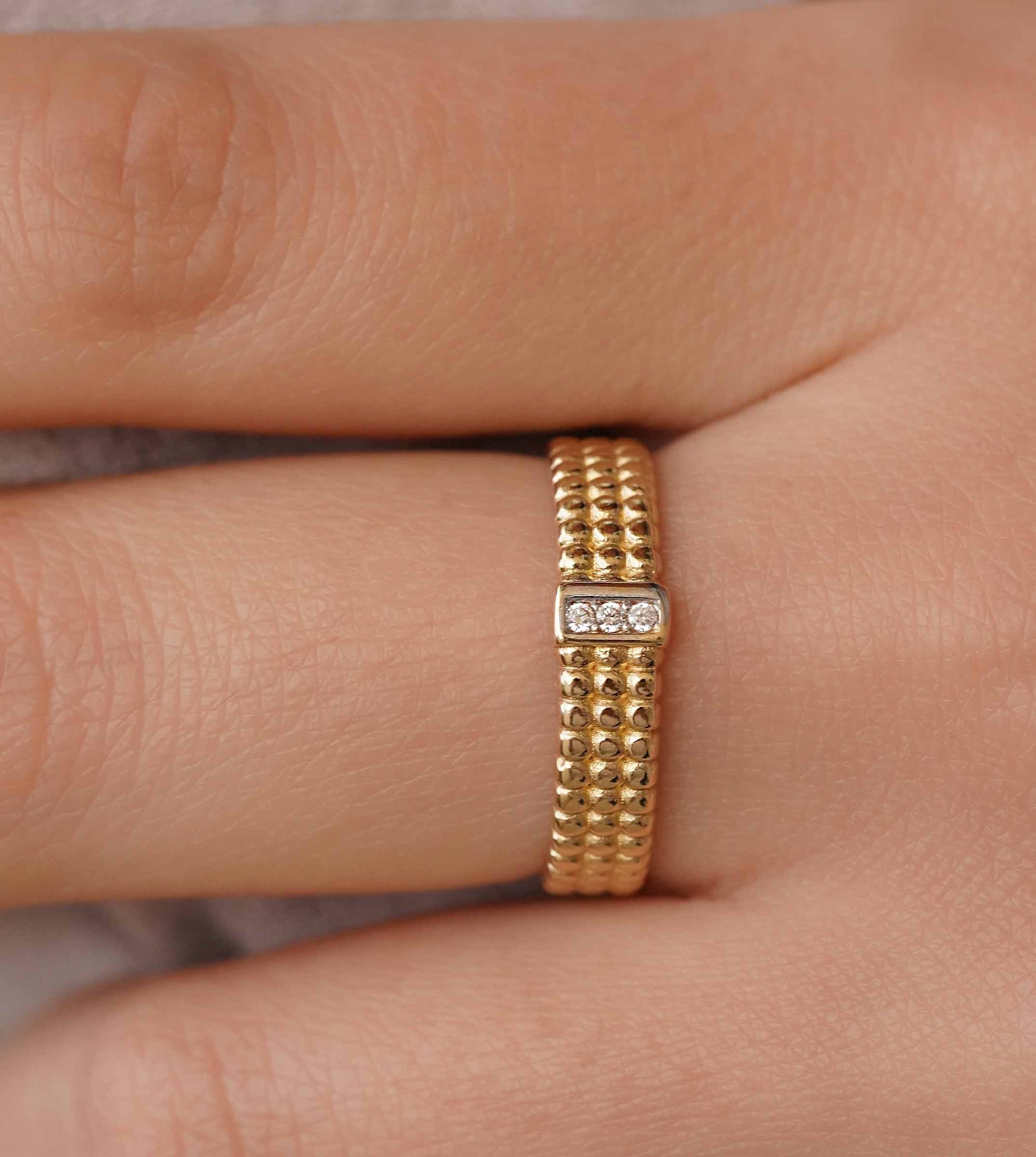 Üç Sıra Taşlı Yüzük