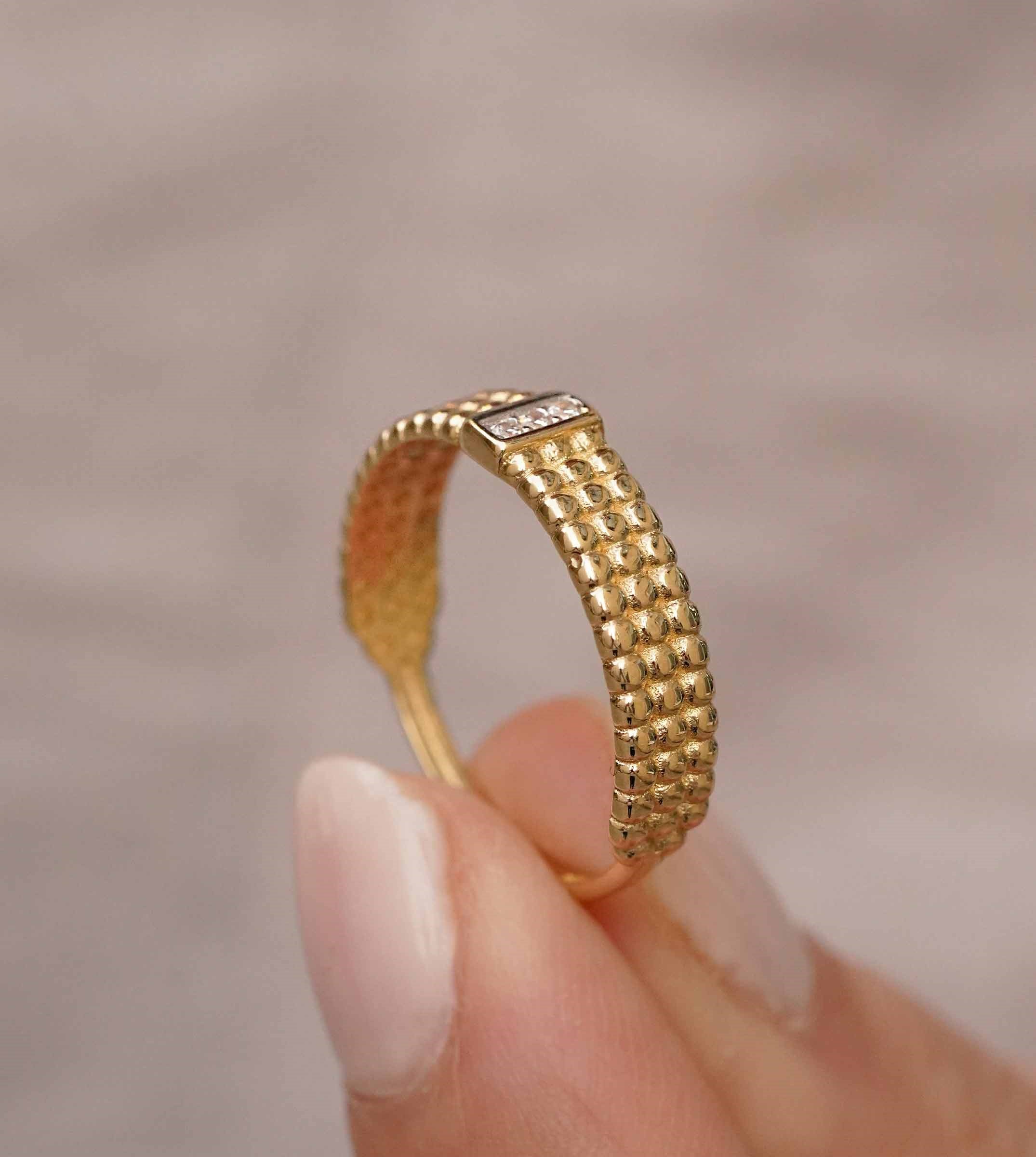 Üç Sıra Taşlı Yüzük