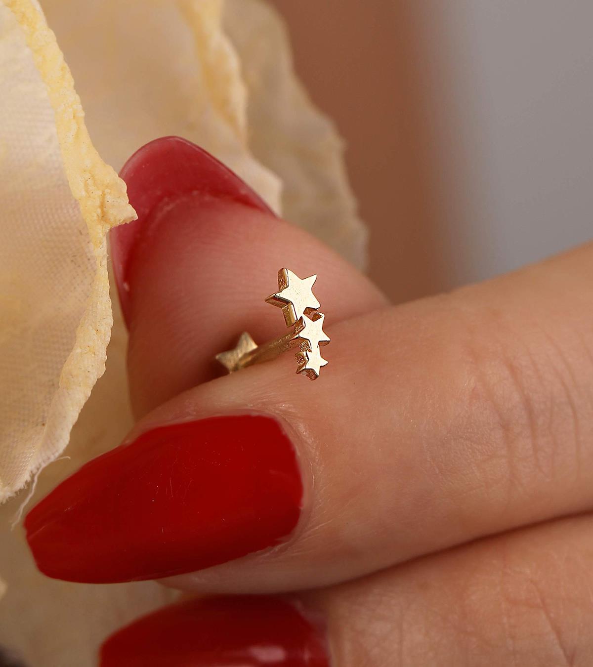 Üç Yıldız Piercing (Tragus)